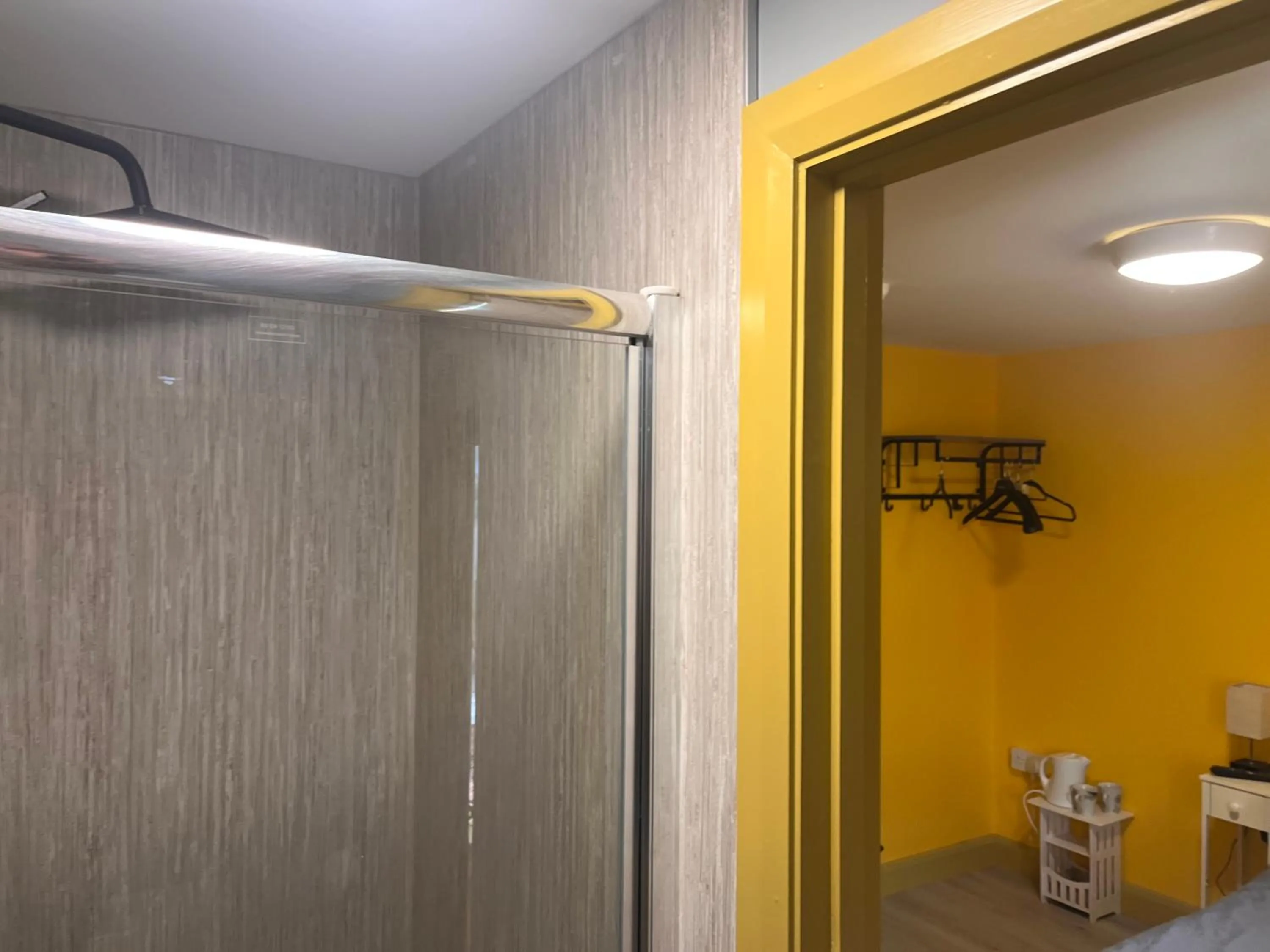 Coffee/tea facilities in Tumbledown Hotel