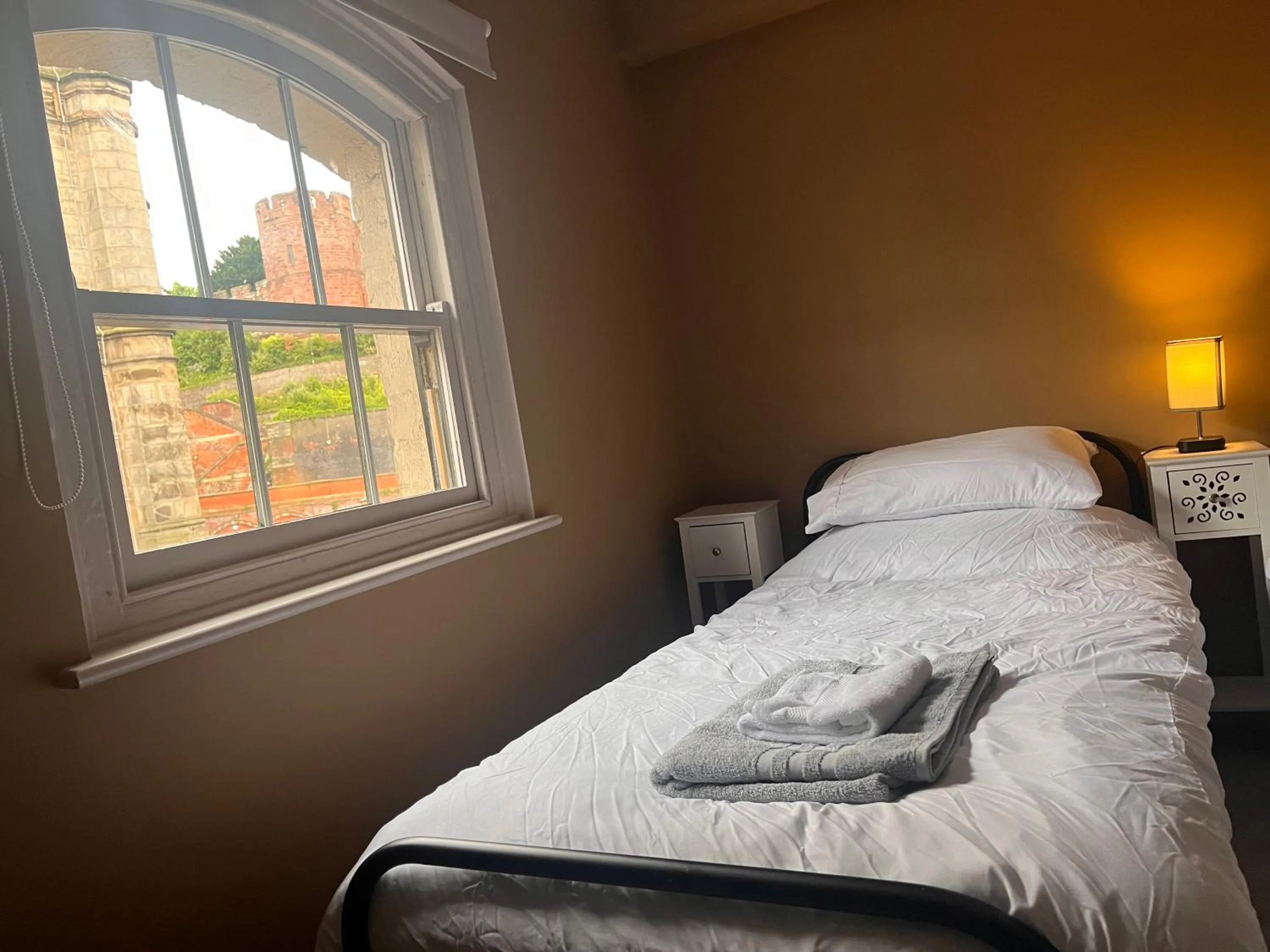 View (from property/room), Bed in Tumbledown Hotel