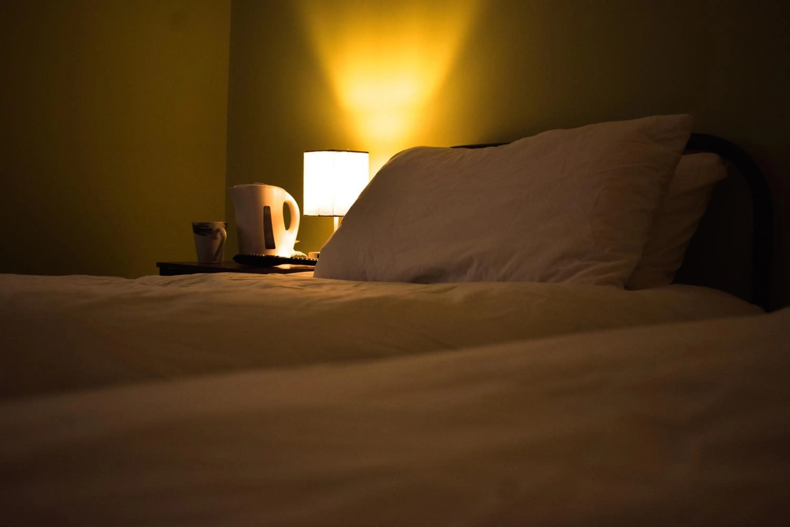 Coffee/tea facilities, Bed in Tumbledown Hotel