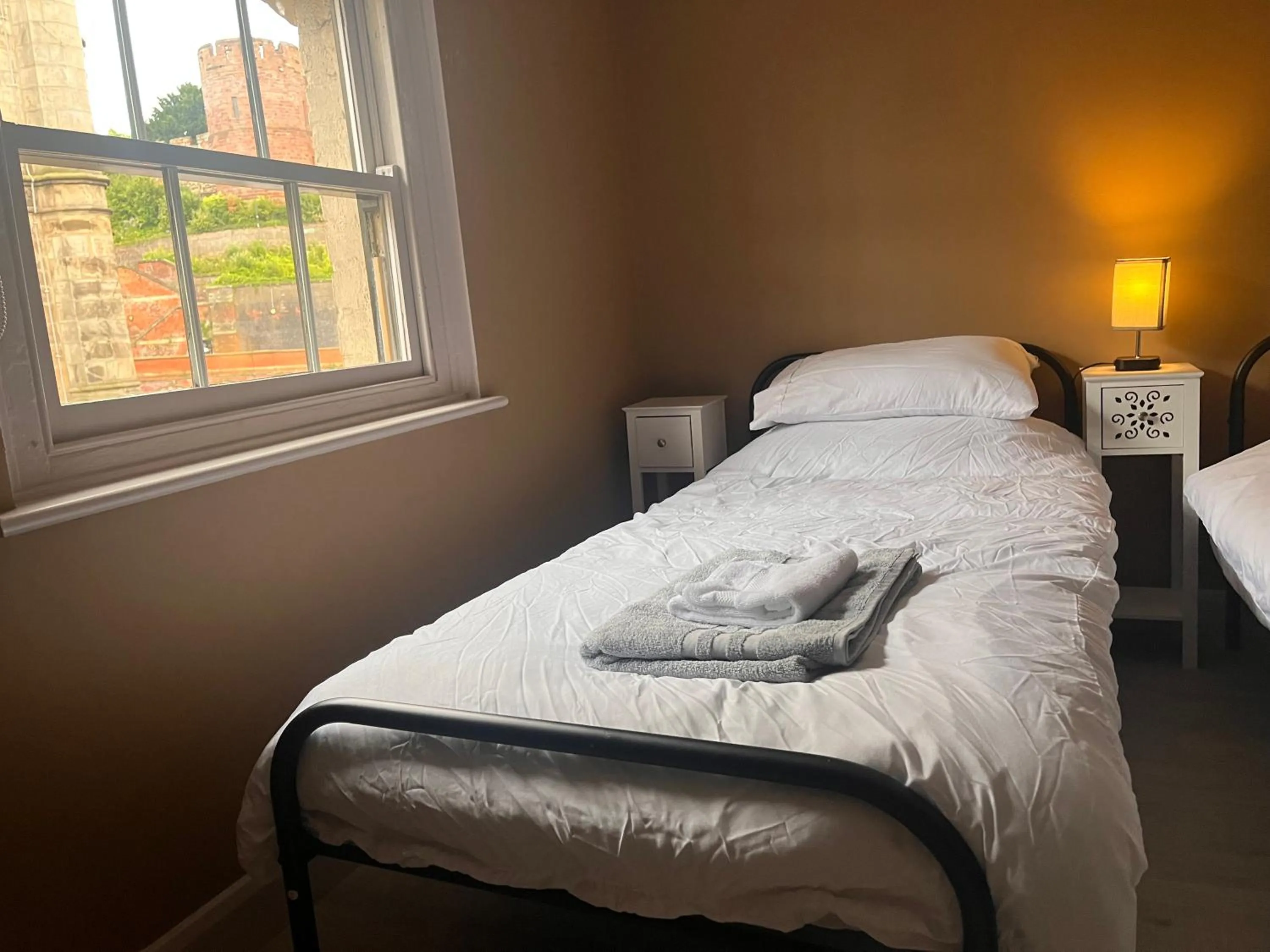 Bedroom, Bed in Tumbledown Hotel