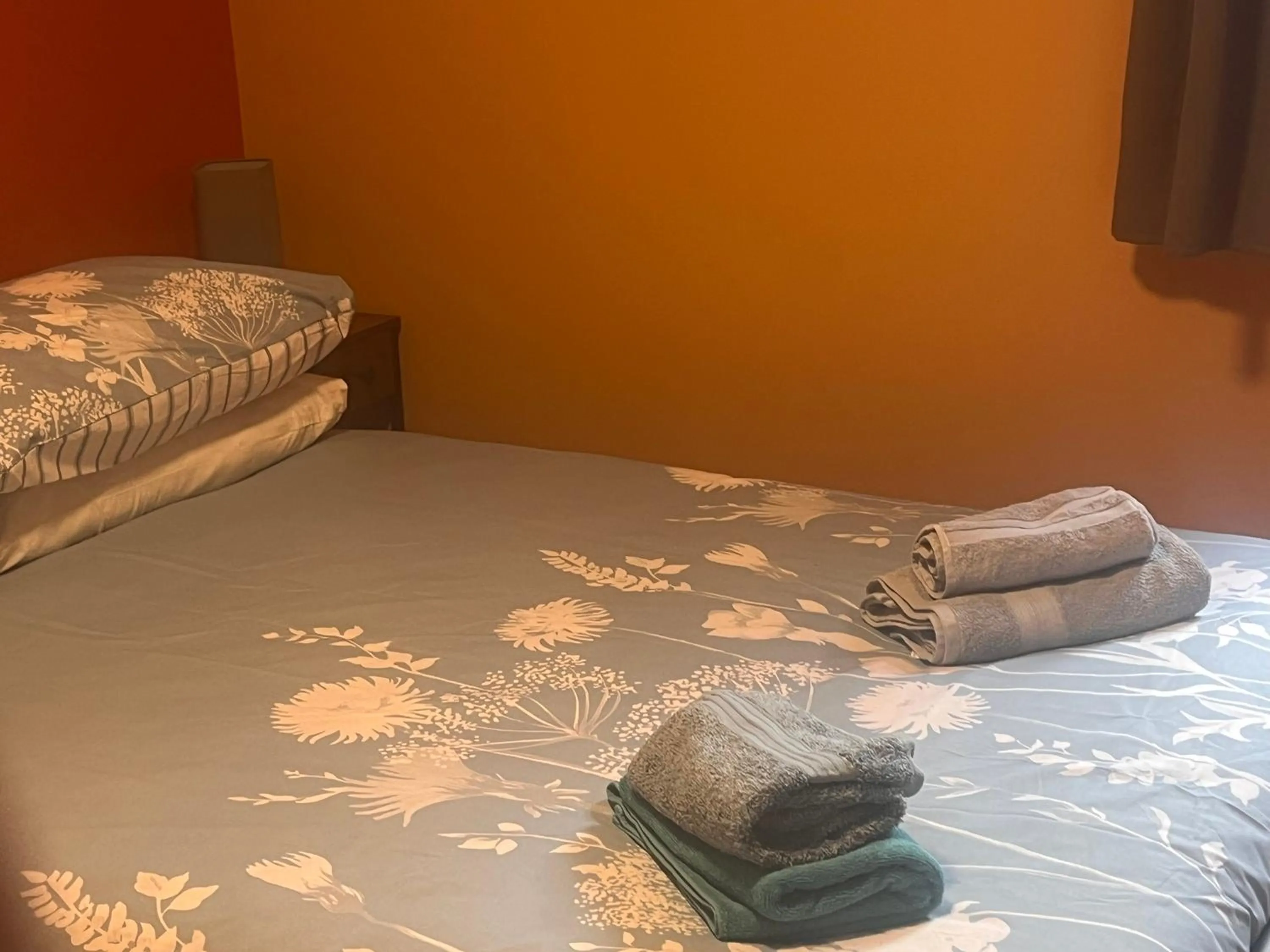 towels, Bed in Tumbledown Hotel