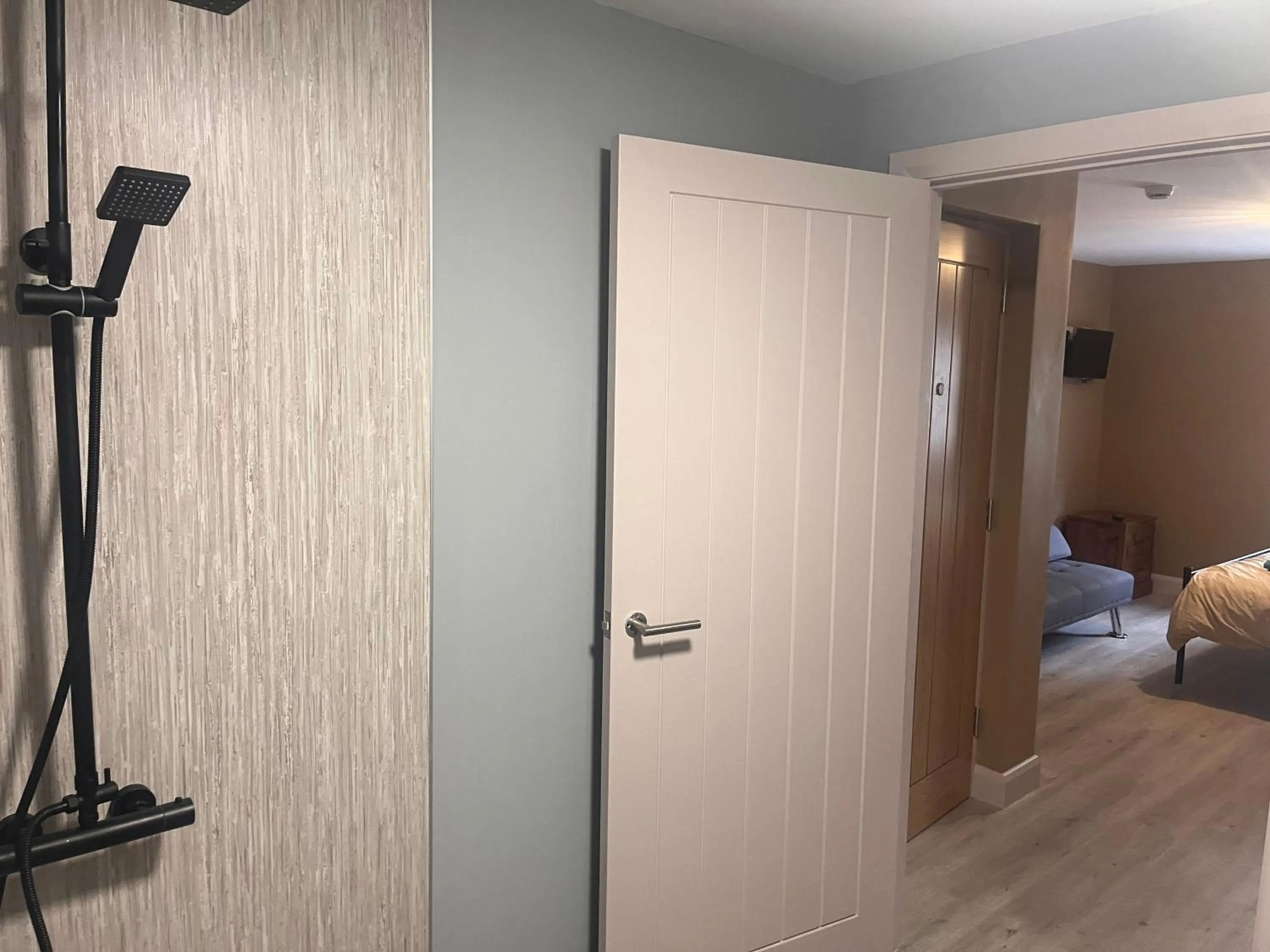 Facility for disabled guests, Bed in Tumbledown Hotel