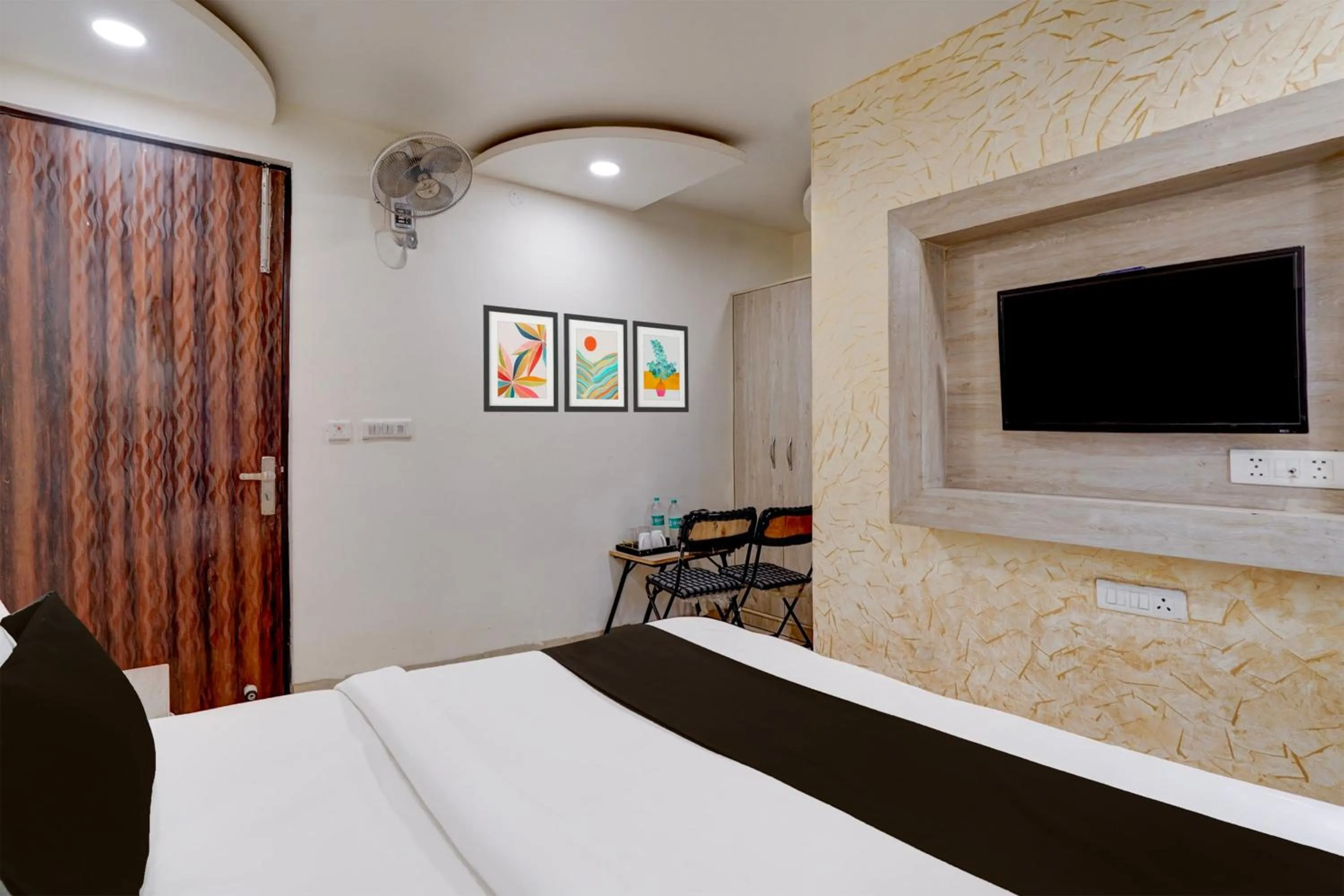 Bedroom in Hotel O Delhi Airport Stay