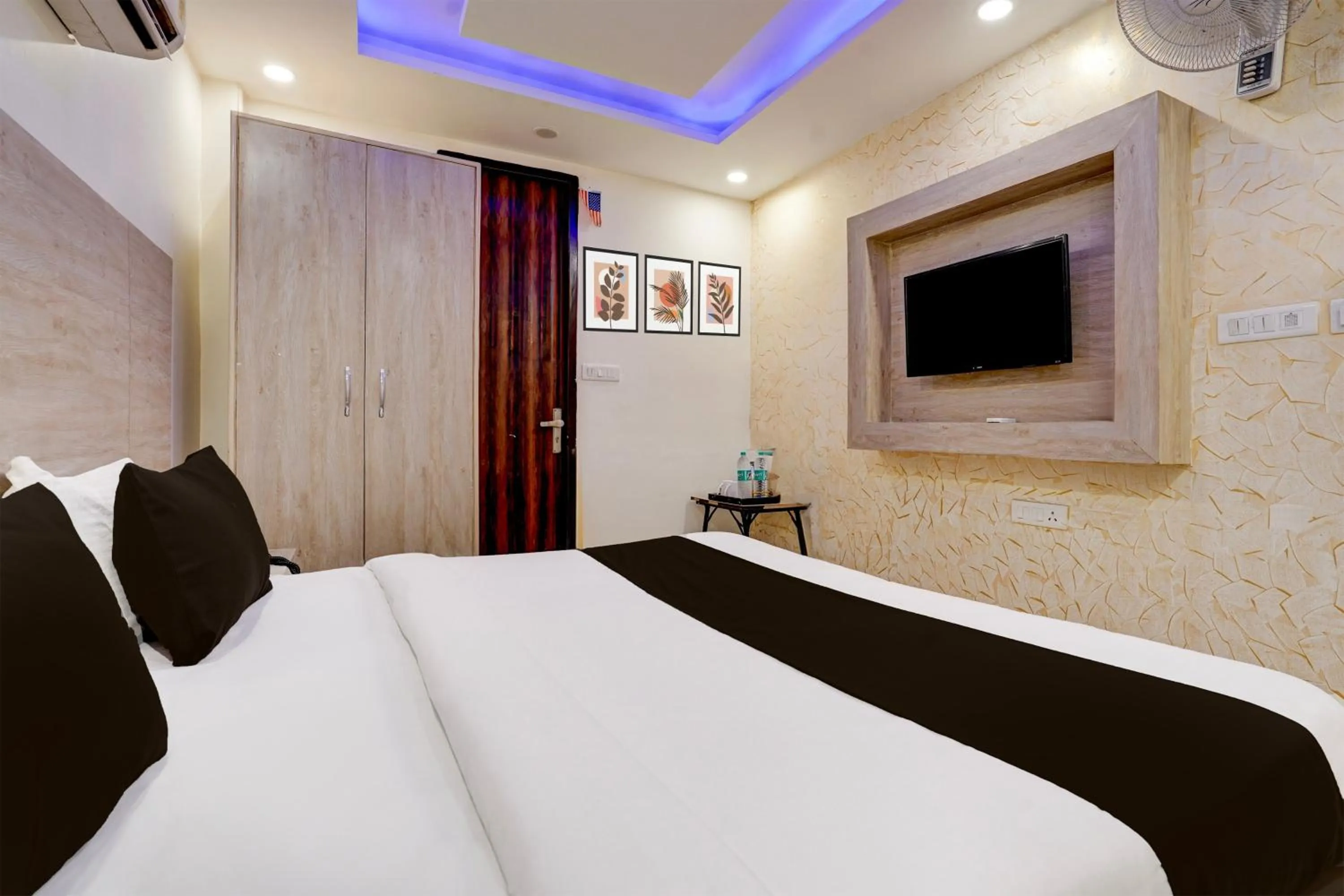 Bedroom in Hotel O Delhi Airport Stay