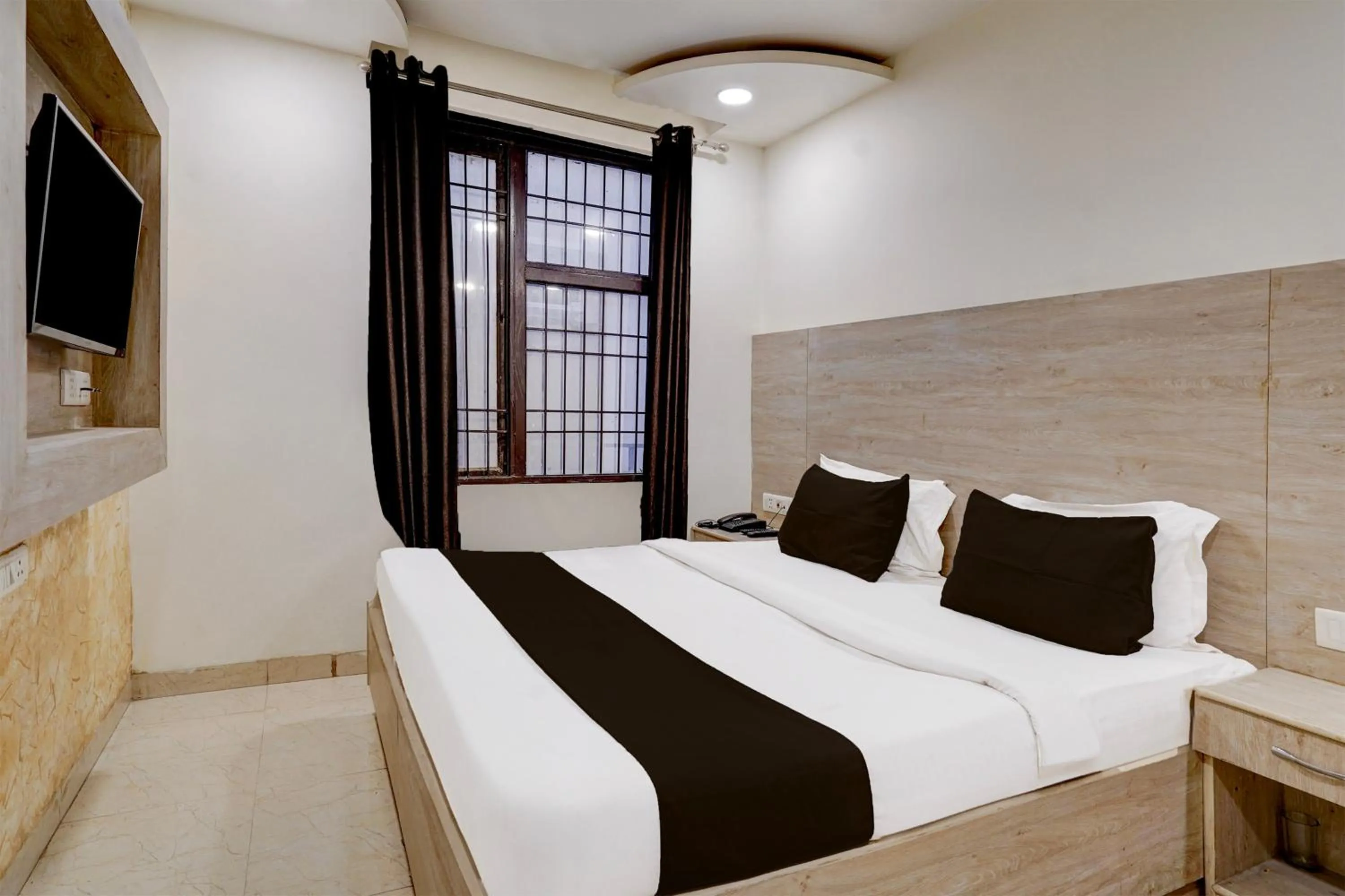 Bedroom in Hotel O Delhi Airport Stay