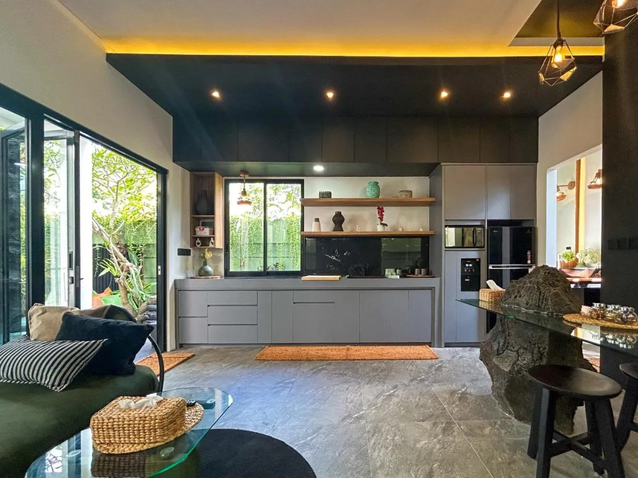 Coffee/tea facilities in Landmark Villas