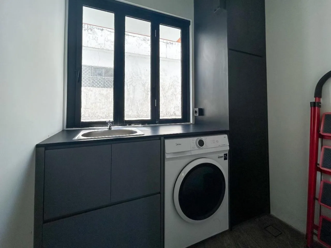 washing machine in Landmark Villas