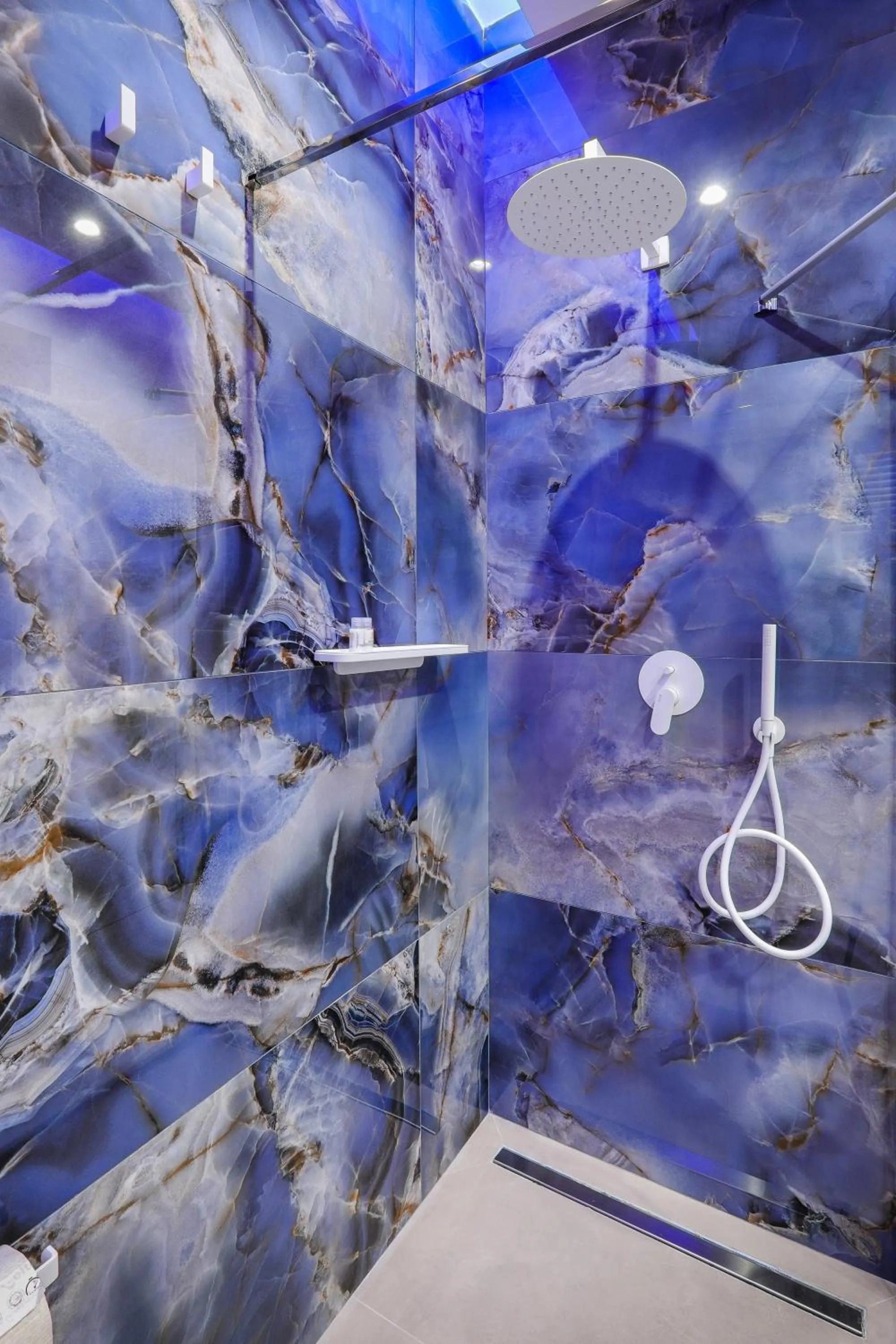 Shower in Conte Relais Suite