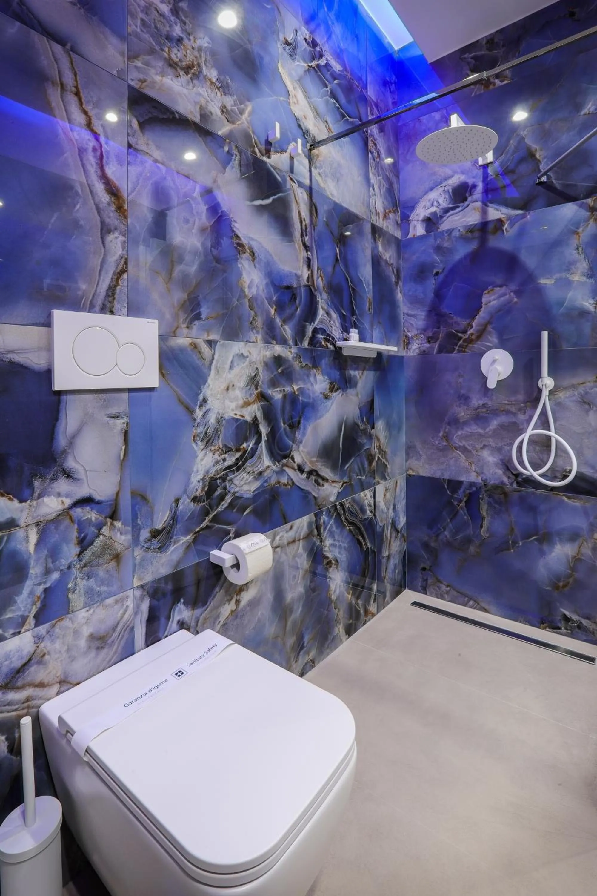 Shower in Conte Relais Suite