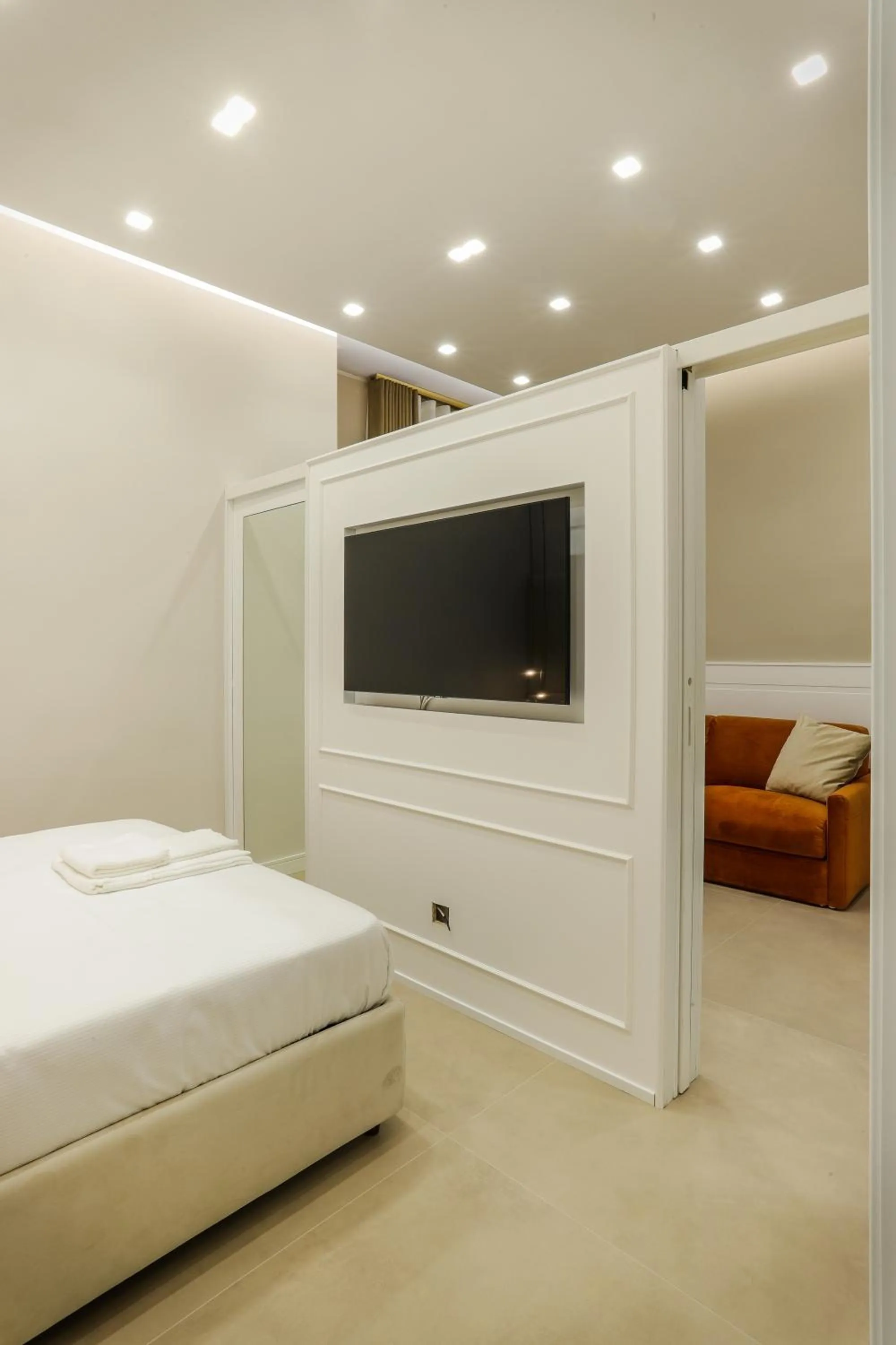 TV and multimedia, Bed in Conte Relais Suite