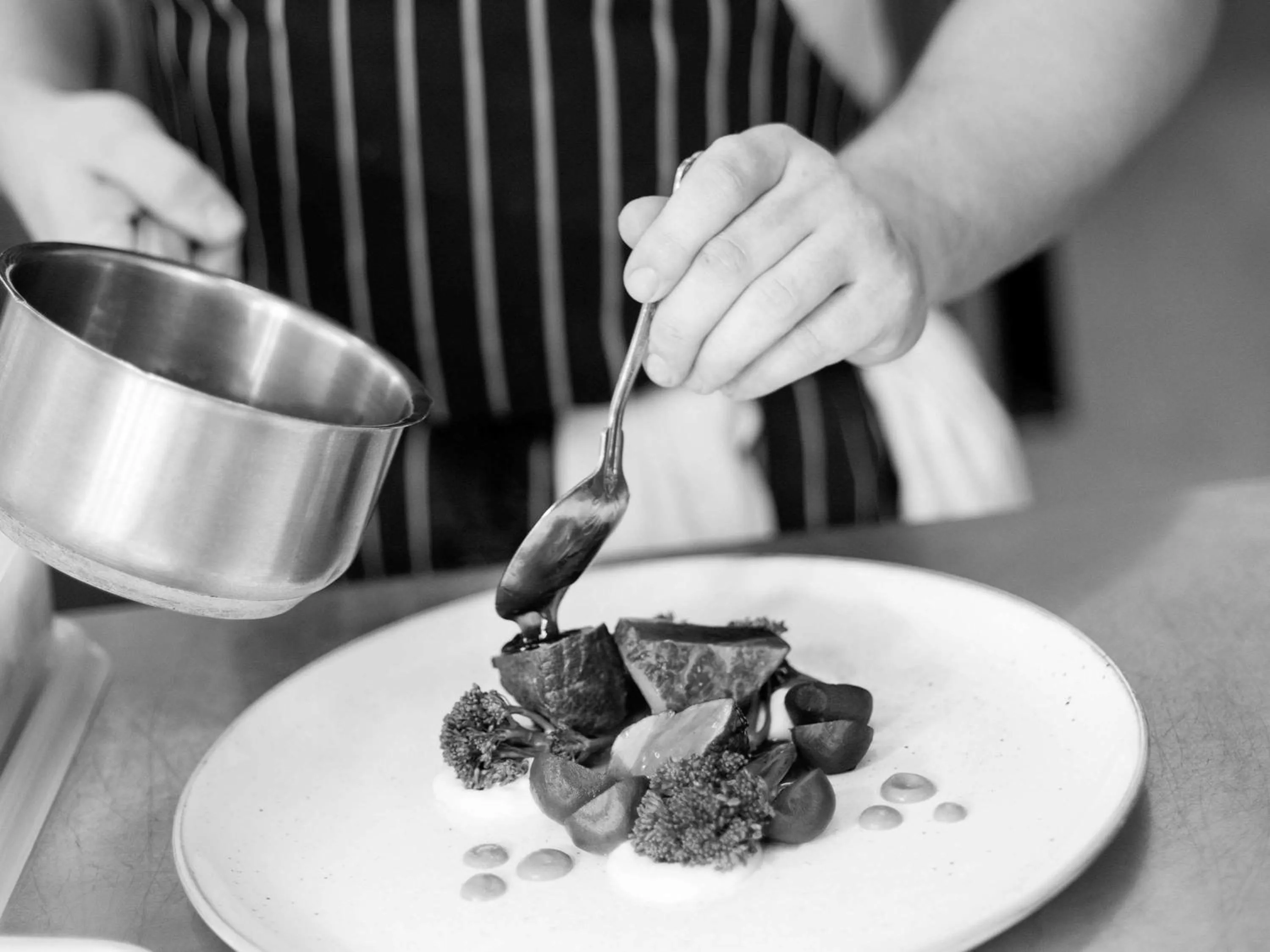 Restaurant/places to eat in WorldHotels Distinctive Woughton House Hotel