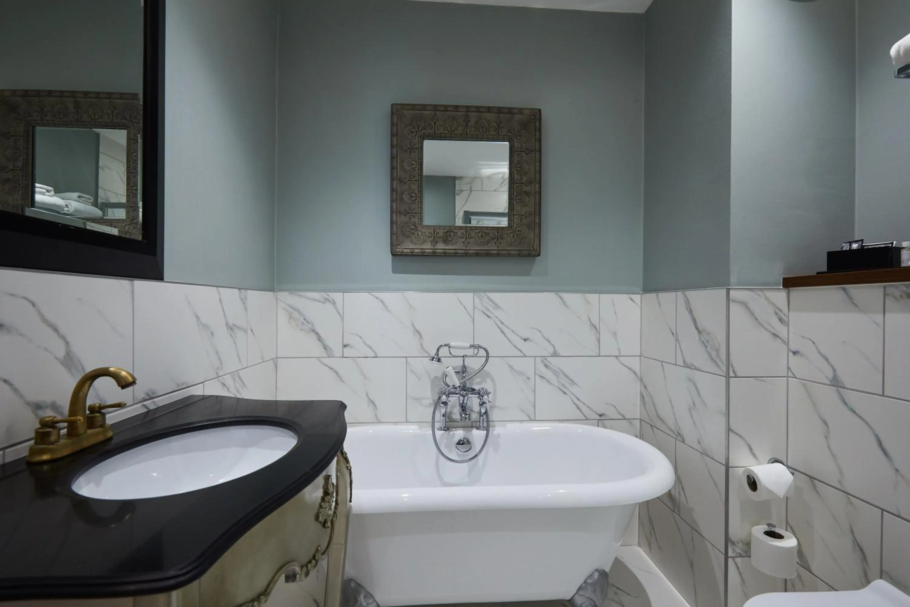 Bathroom in WorldHotels Distinctive Woughton House Hotel