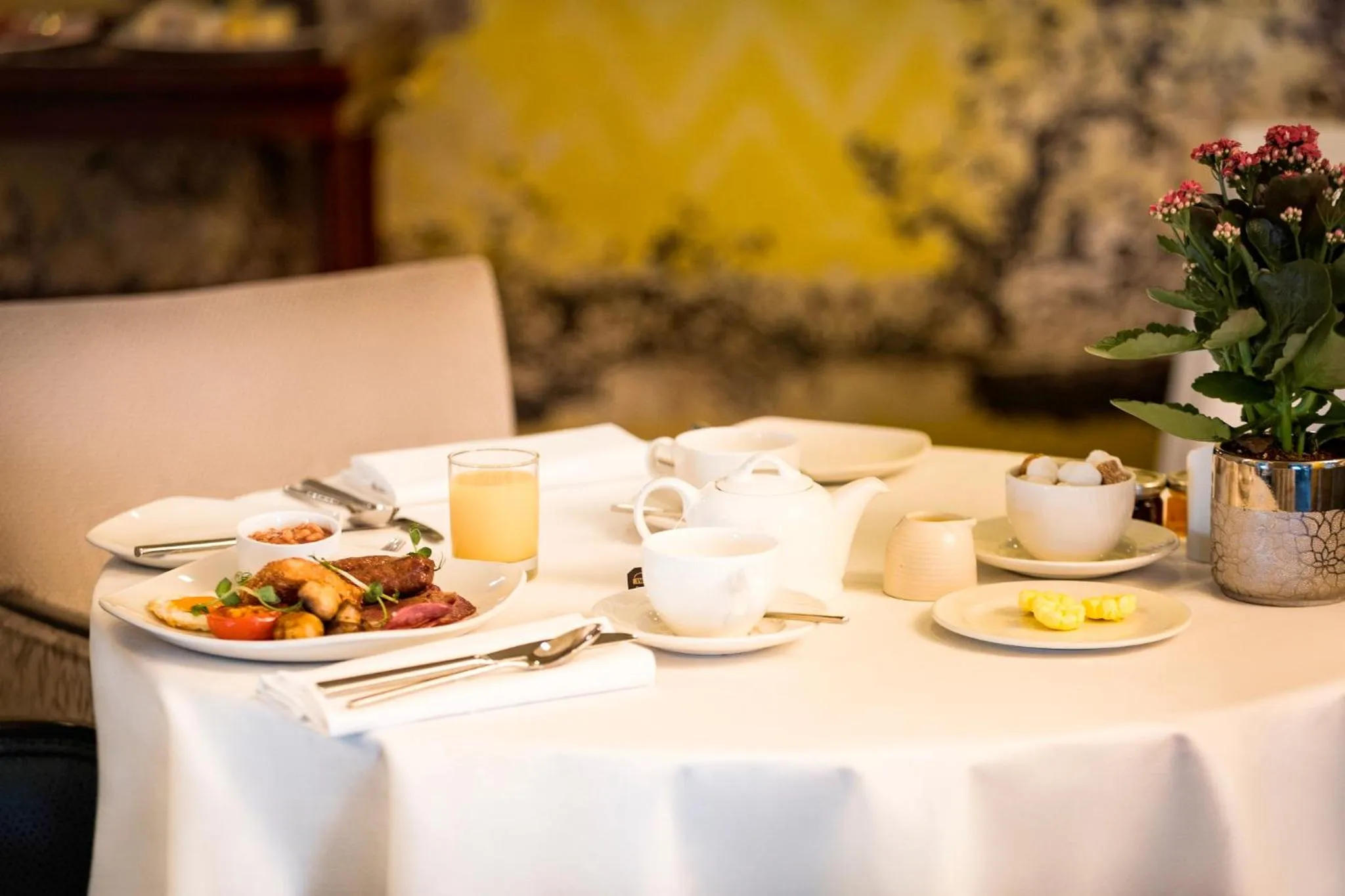 English/Irish breakfast in WorldHotels Distinctive Woughton House Hotel