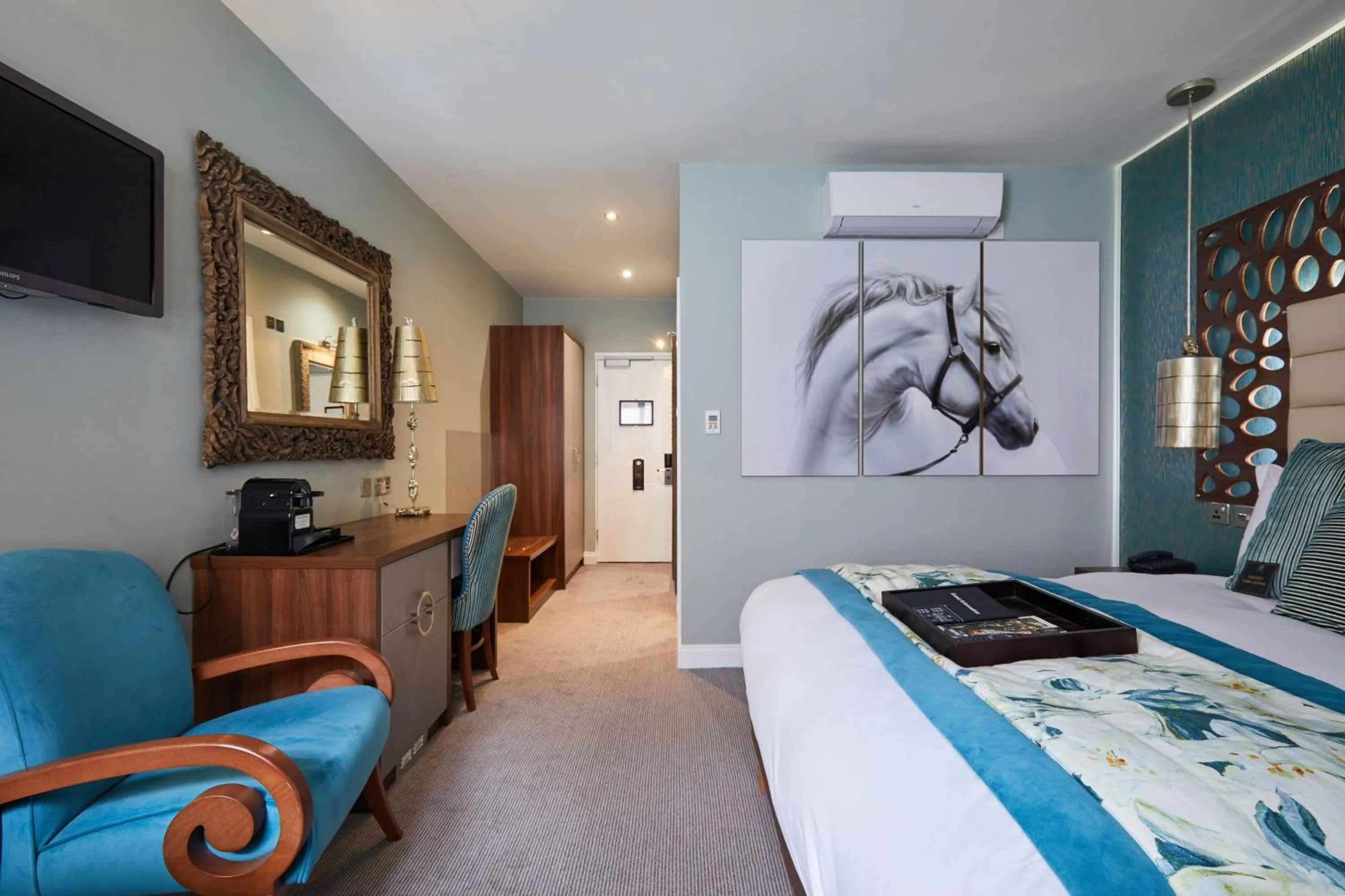 Bedroom, Bed in WorldHotels Distinctive Woughton House Hotel