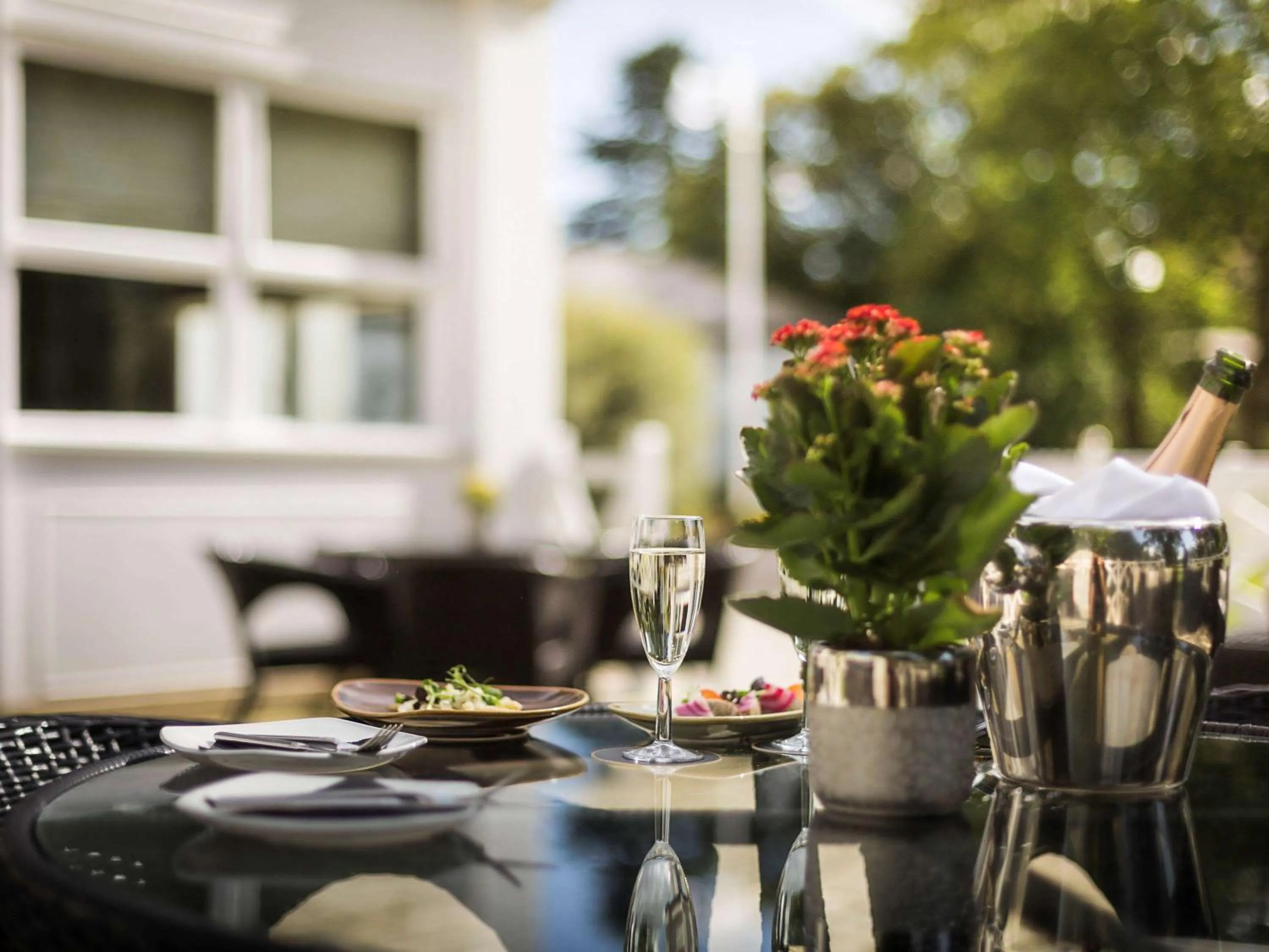 Lounge or bar in WorldHotels Distinctive Woughton House Hotel