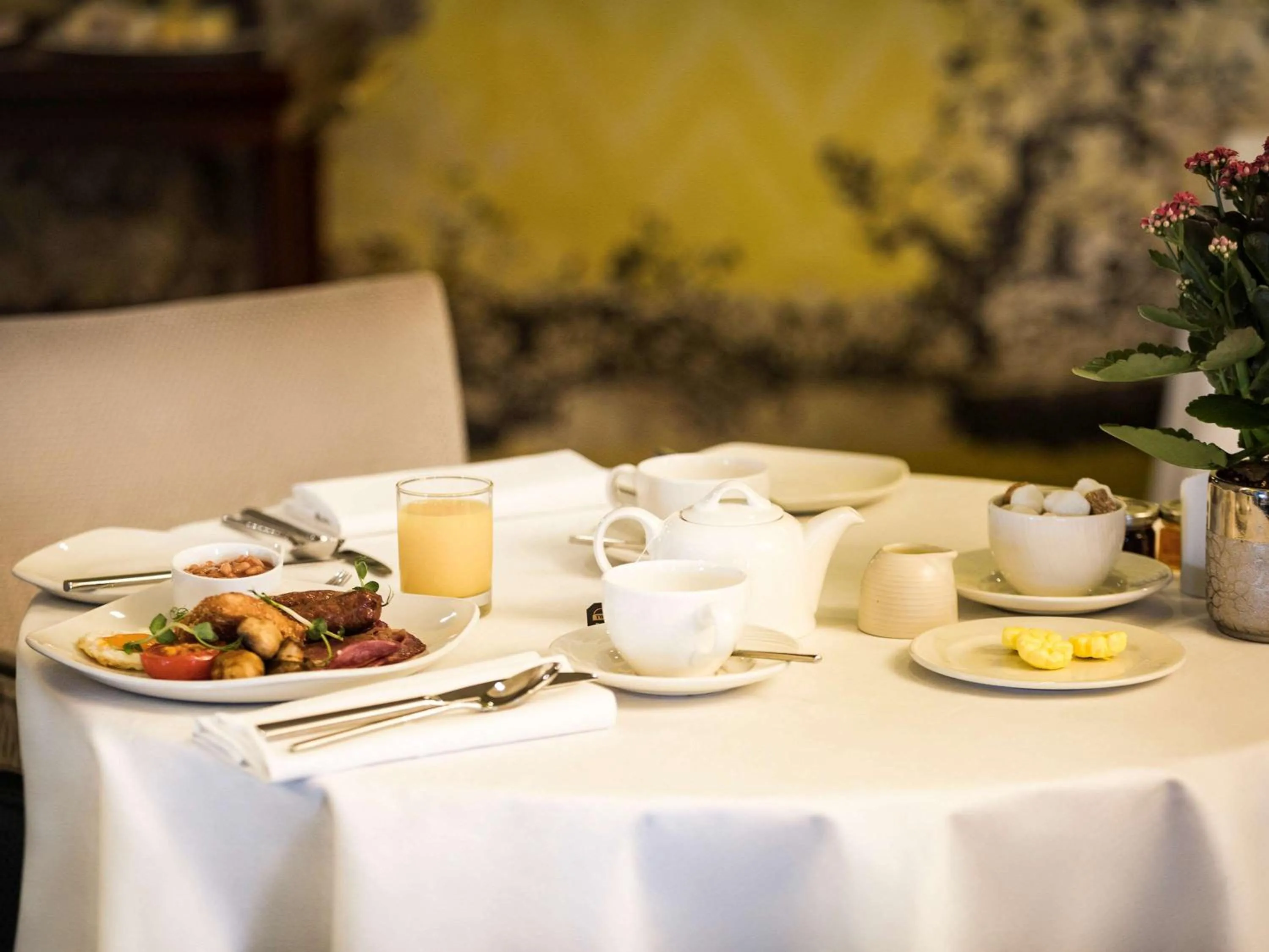 Photo of the whole room in WorldHotels Distinctive Woughton House Hotel