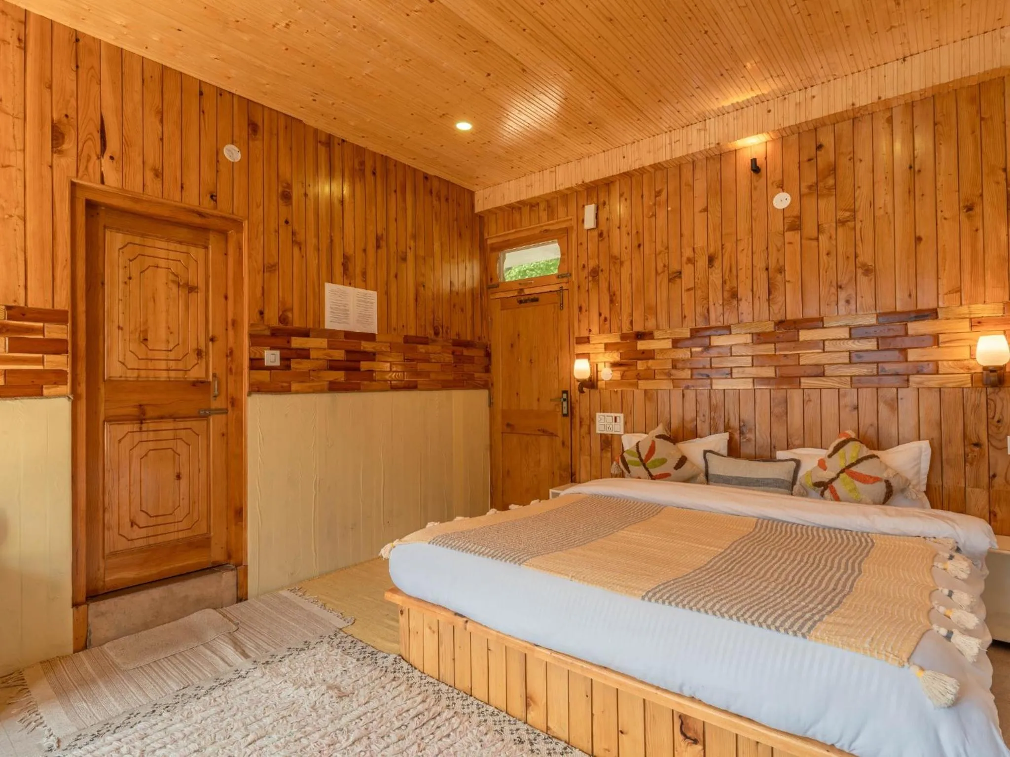 Bed in Moustache Shoja, Jibhi