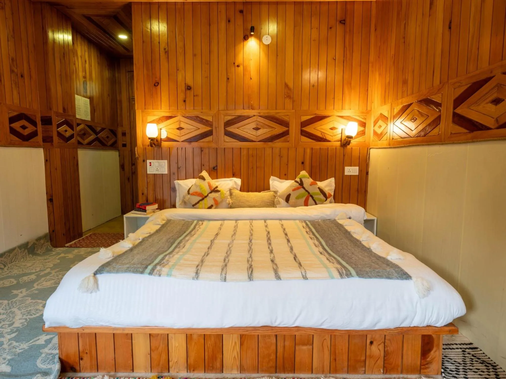 Bed in Moustache Shoja, Jibhi