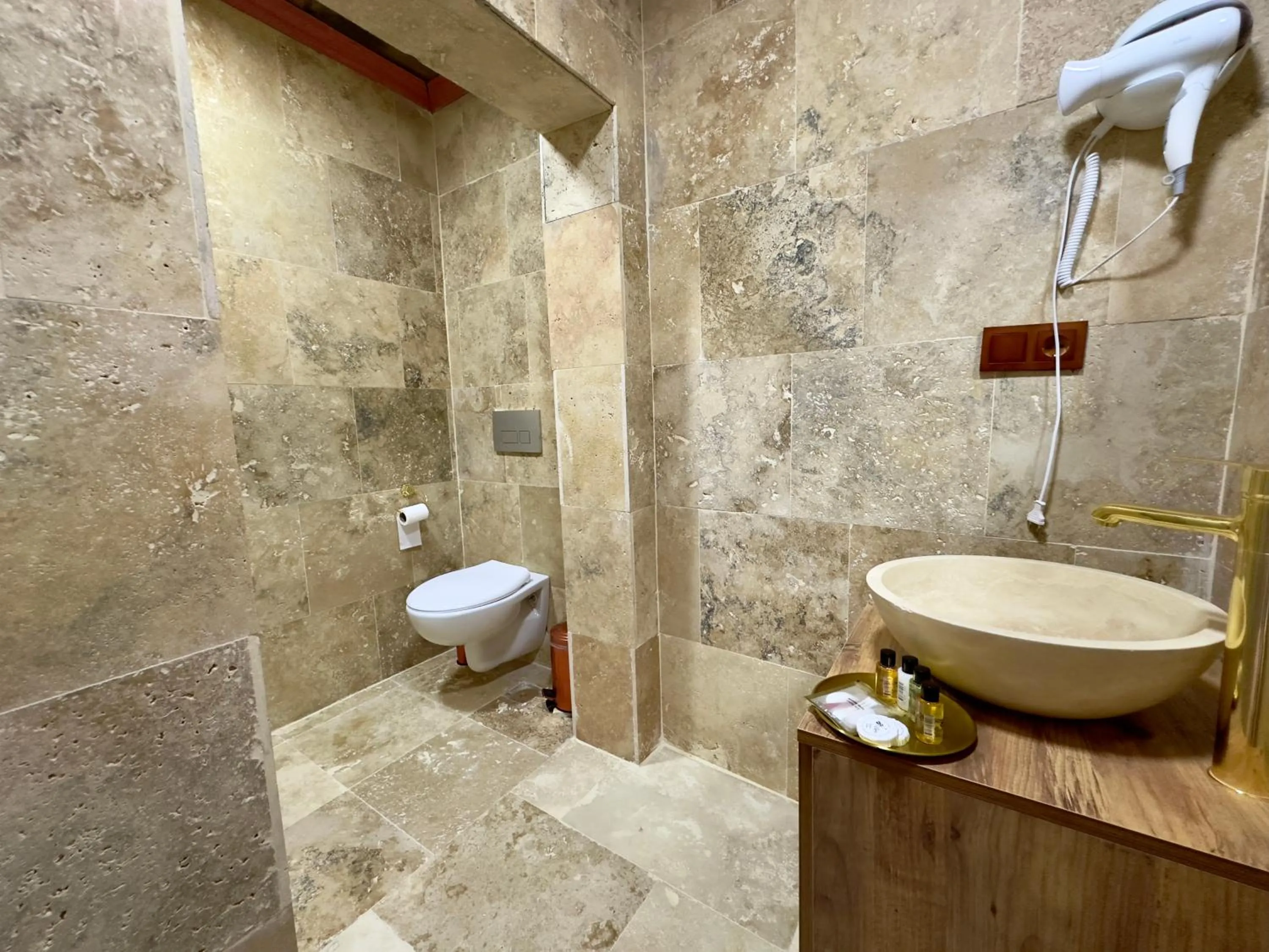 Shower in Almula Cave