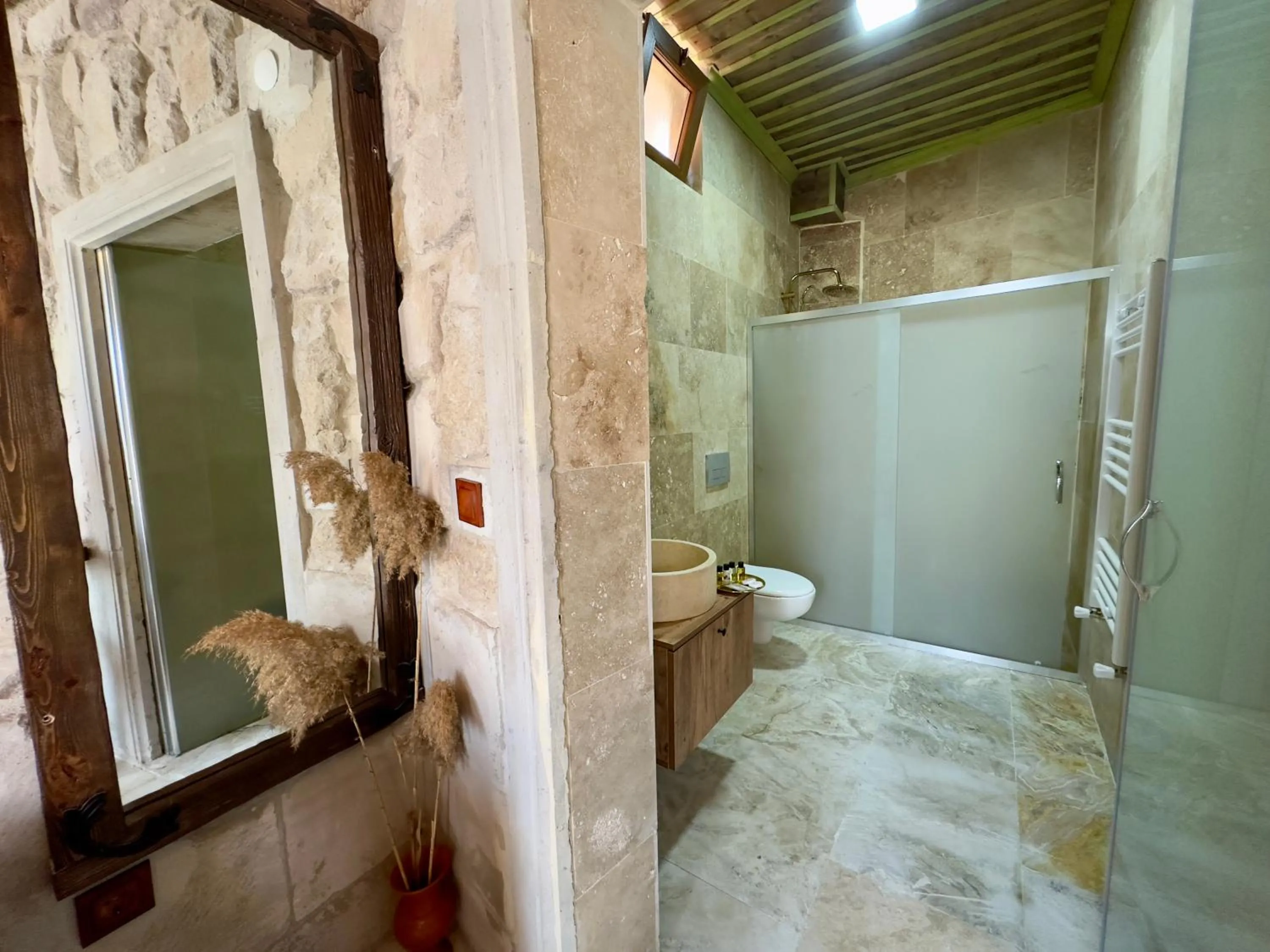 Shower in Almula Cave