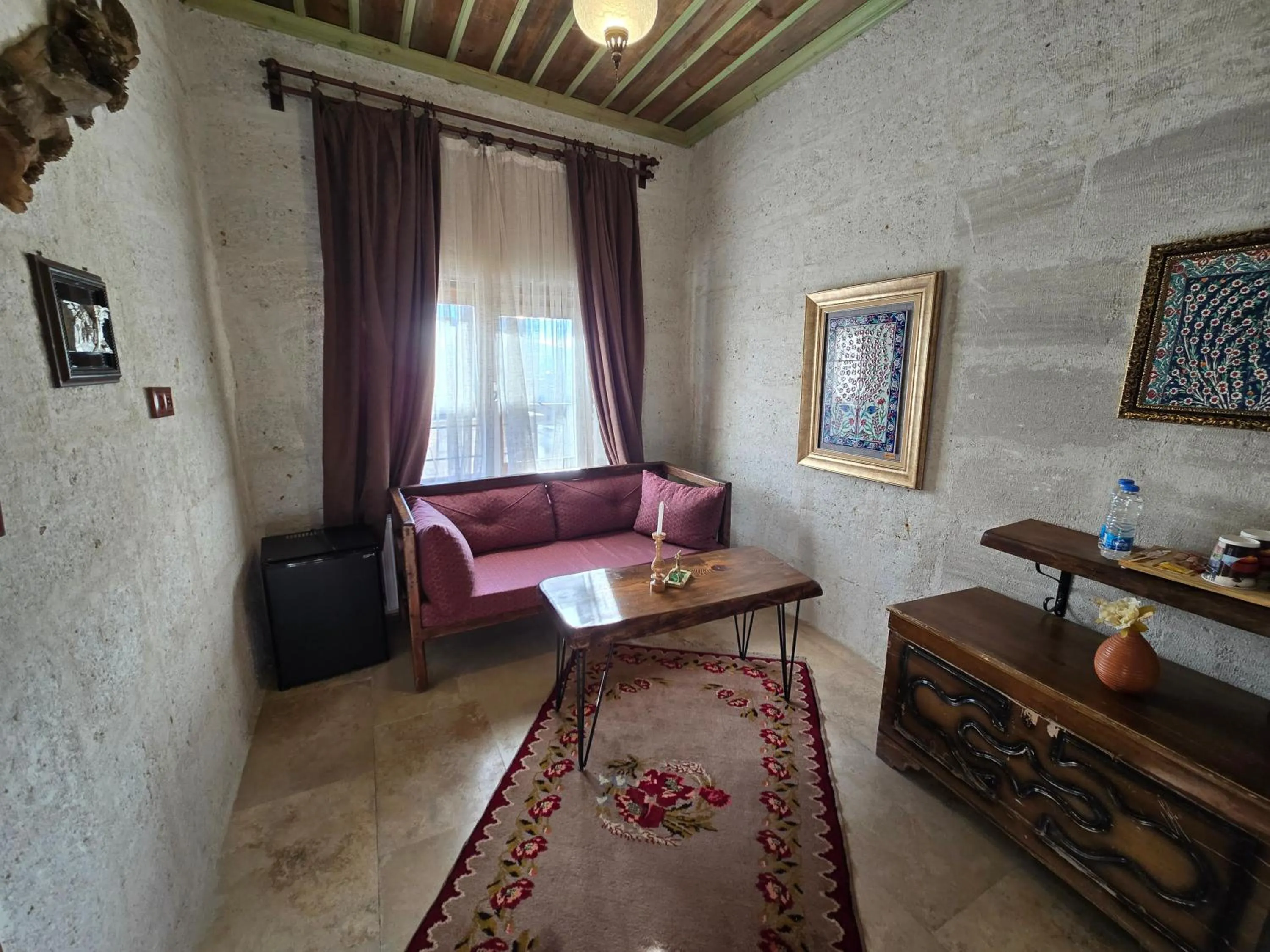 Seating area in Almula Cave