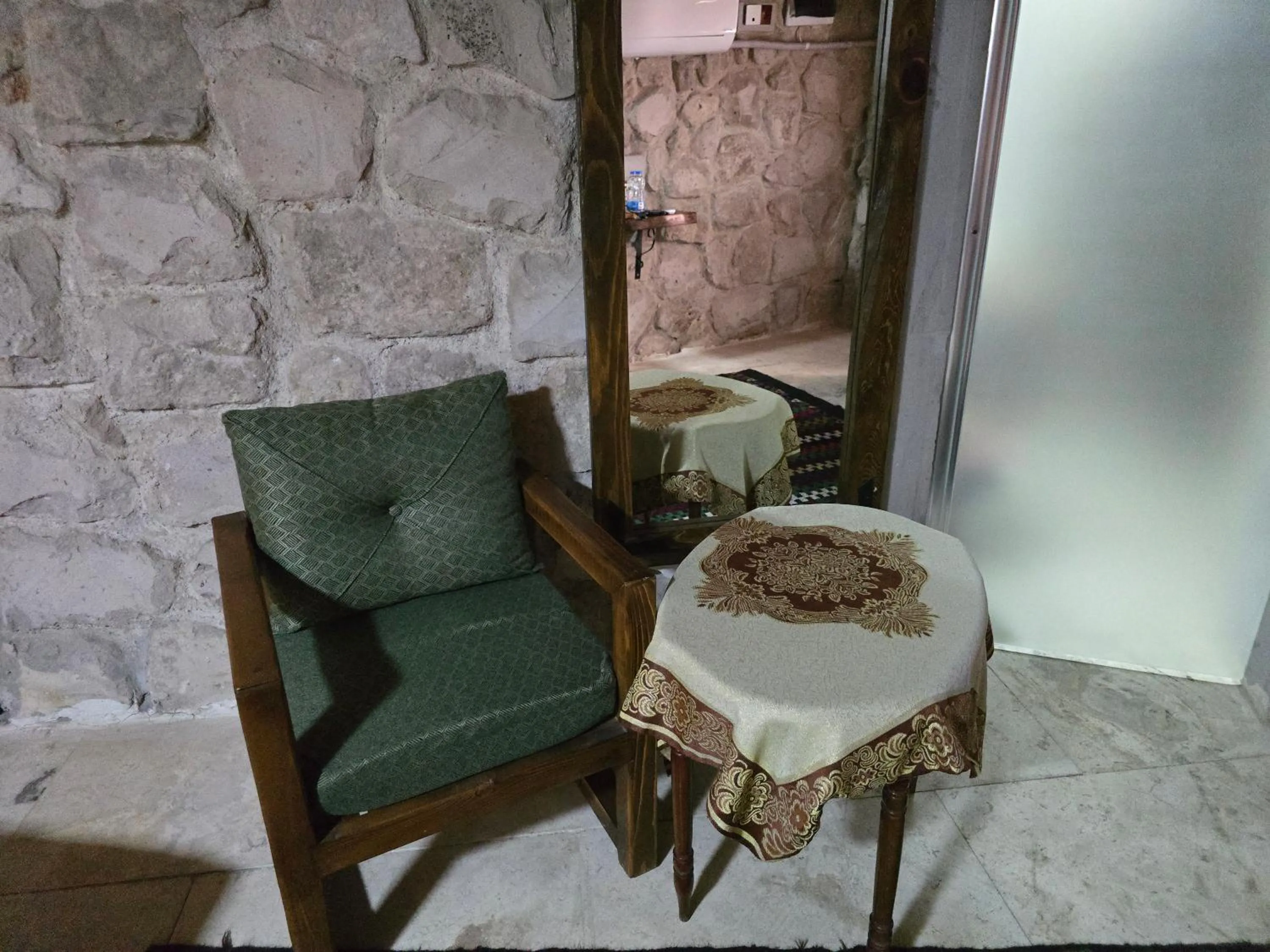 Seating area in Almula Cave