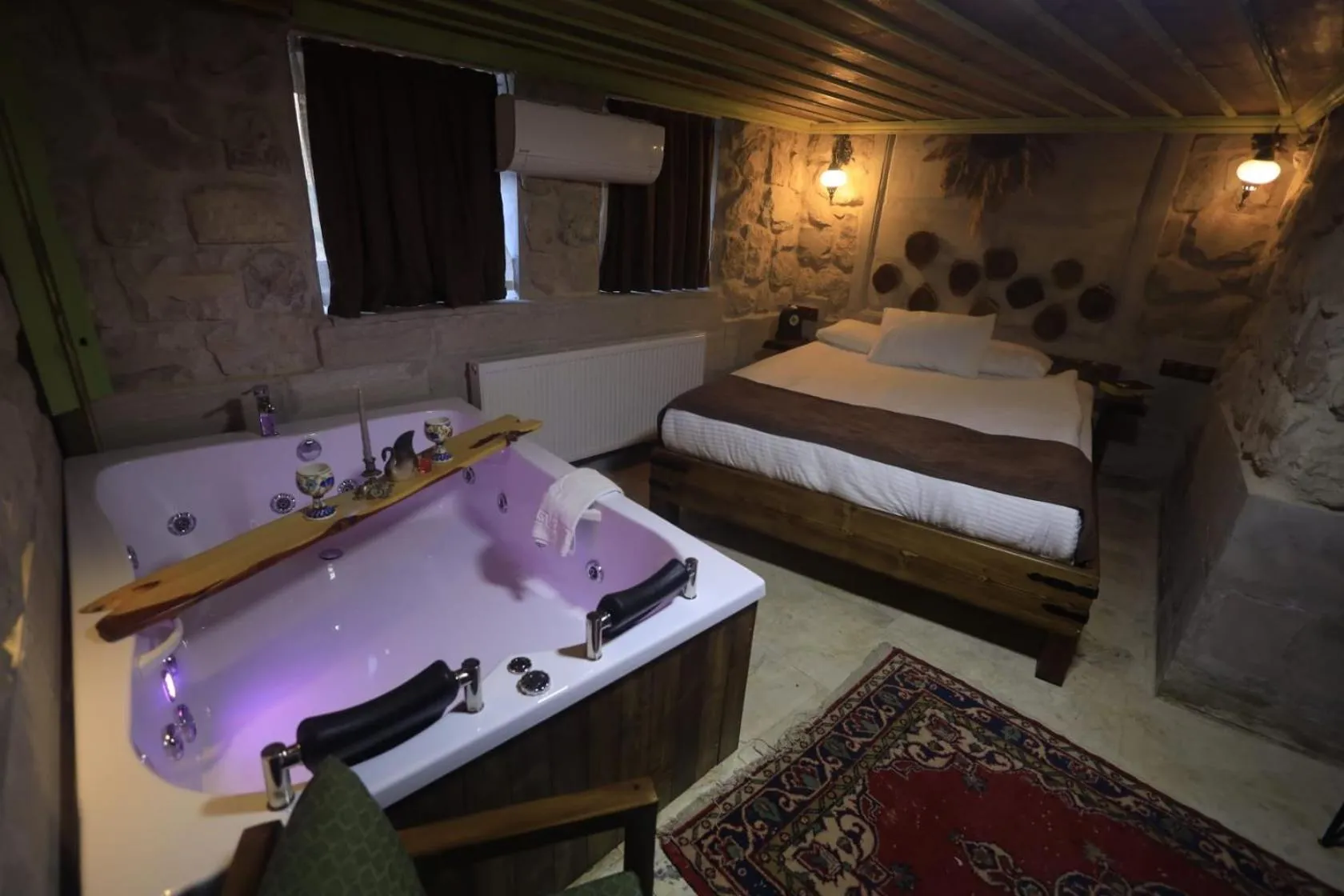 Bath, Bed in Almula Cave