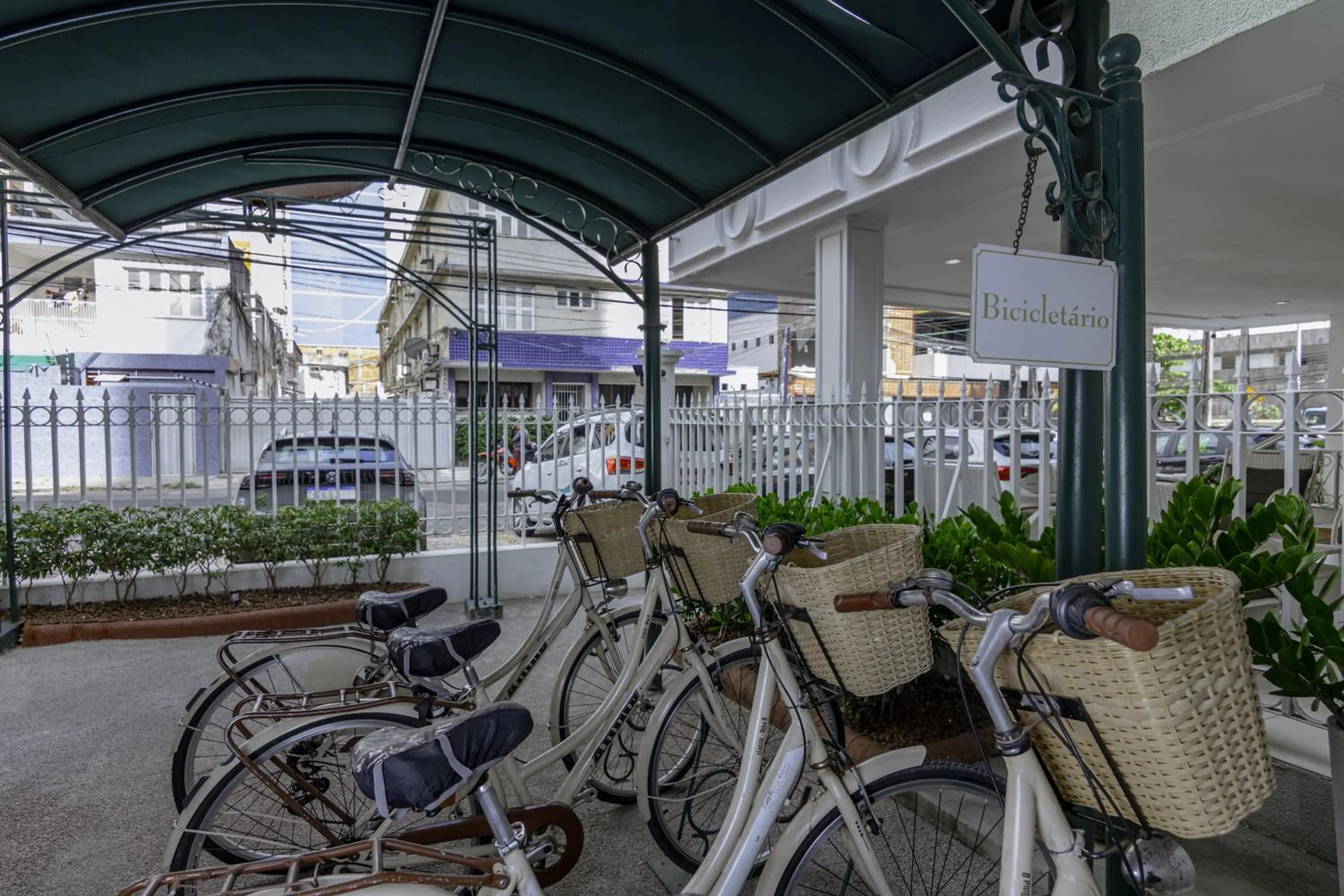 Cycling in Hotel Villa Mayor Charme