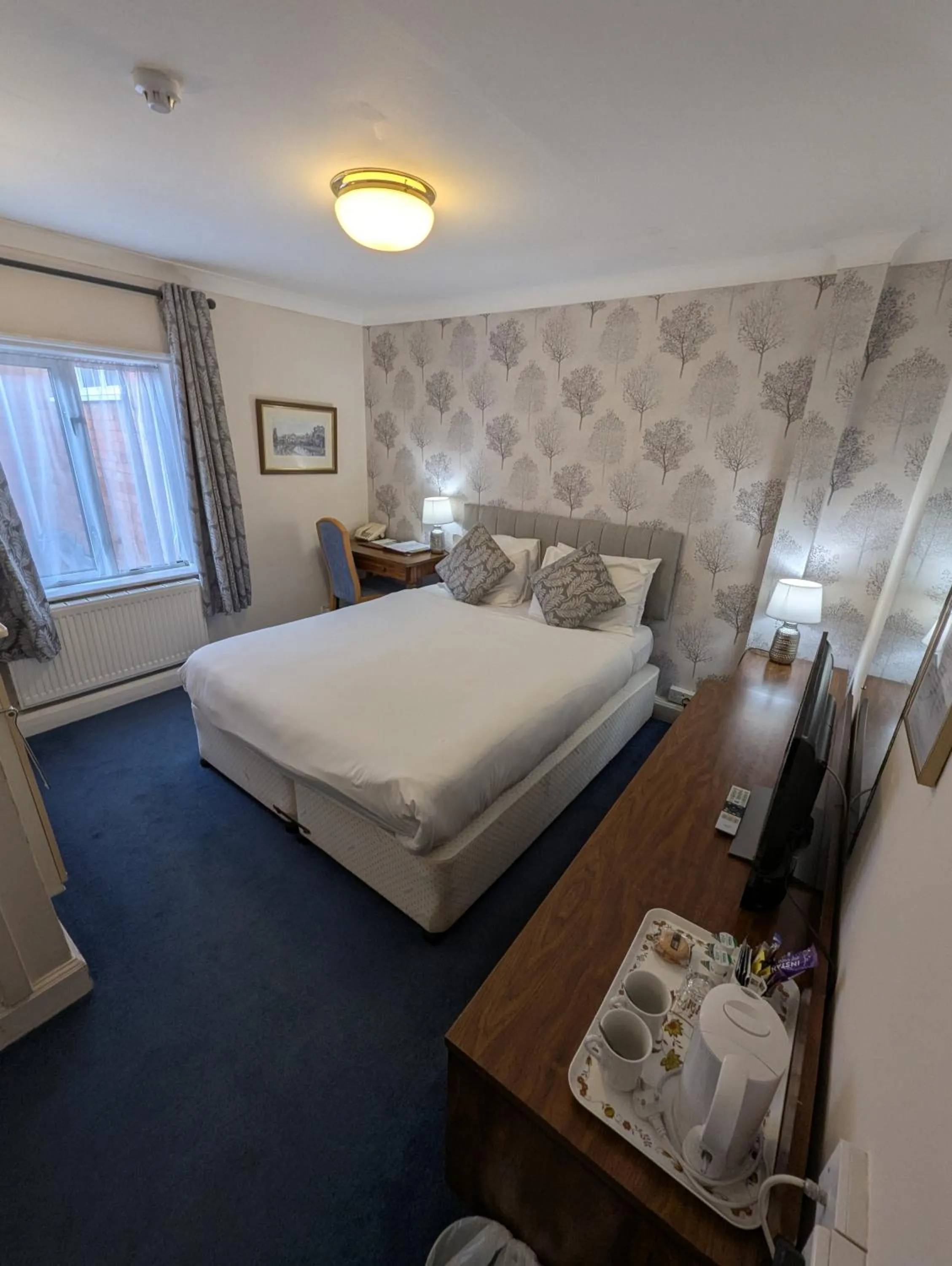 Bed in The Walnut Tree Hotel