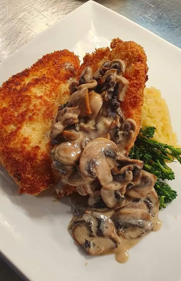 Restaurant/places to eat in The Walnut Tree Hotel