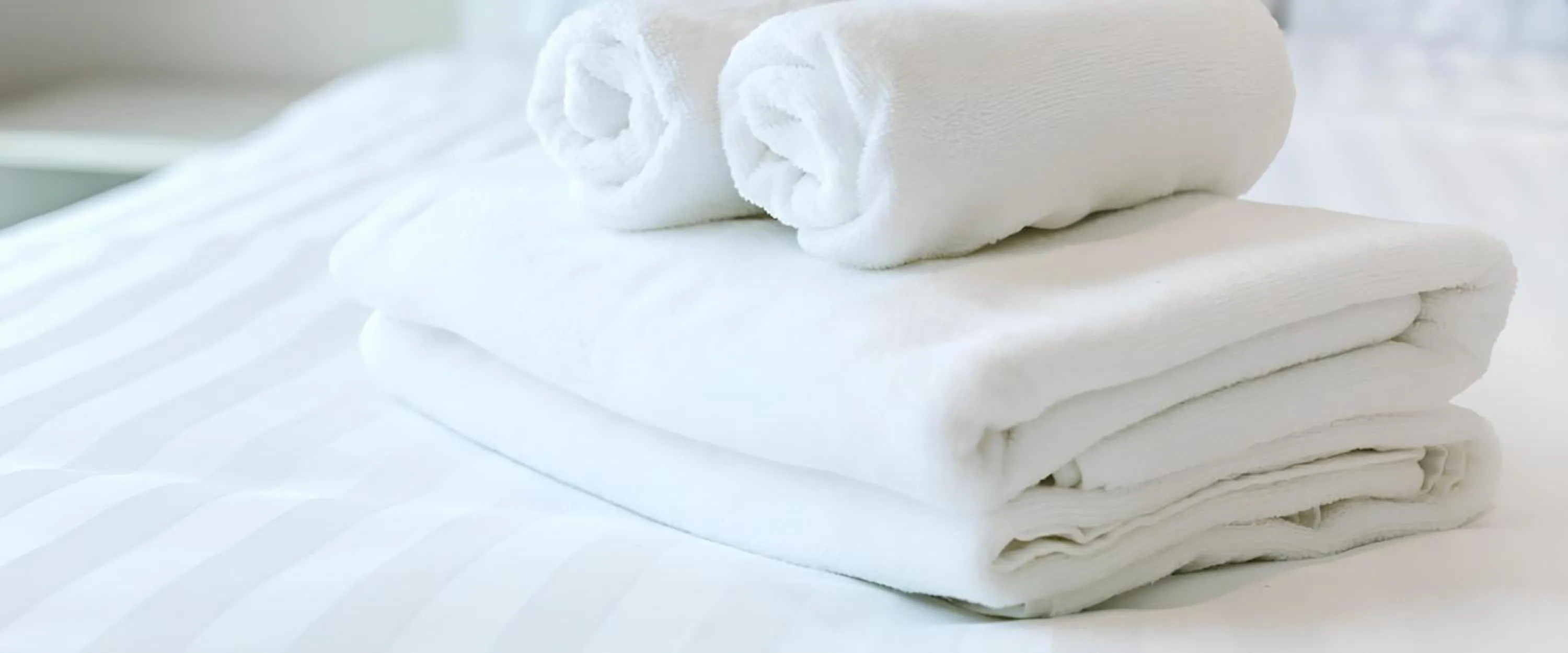 towels, Bed in Csiki Hotel