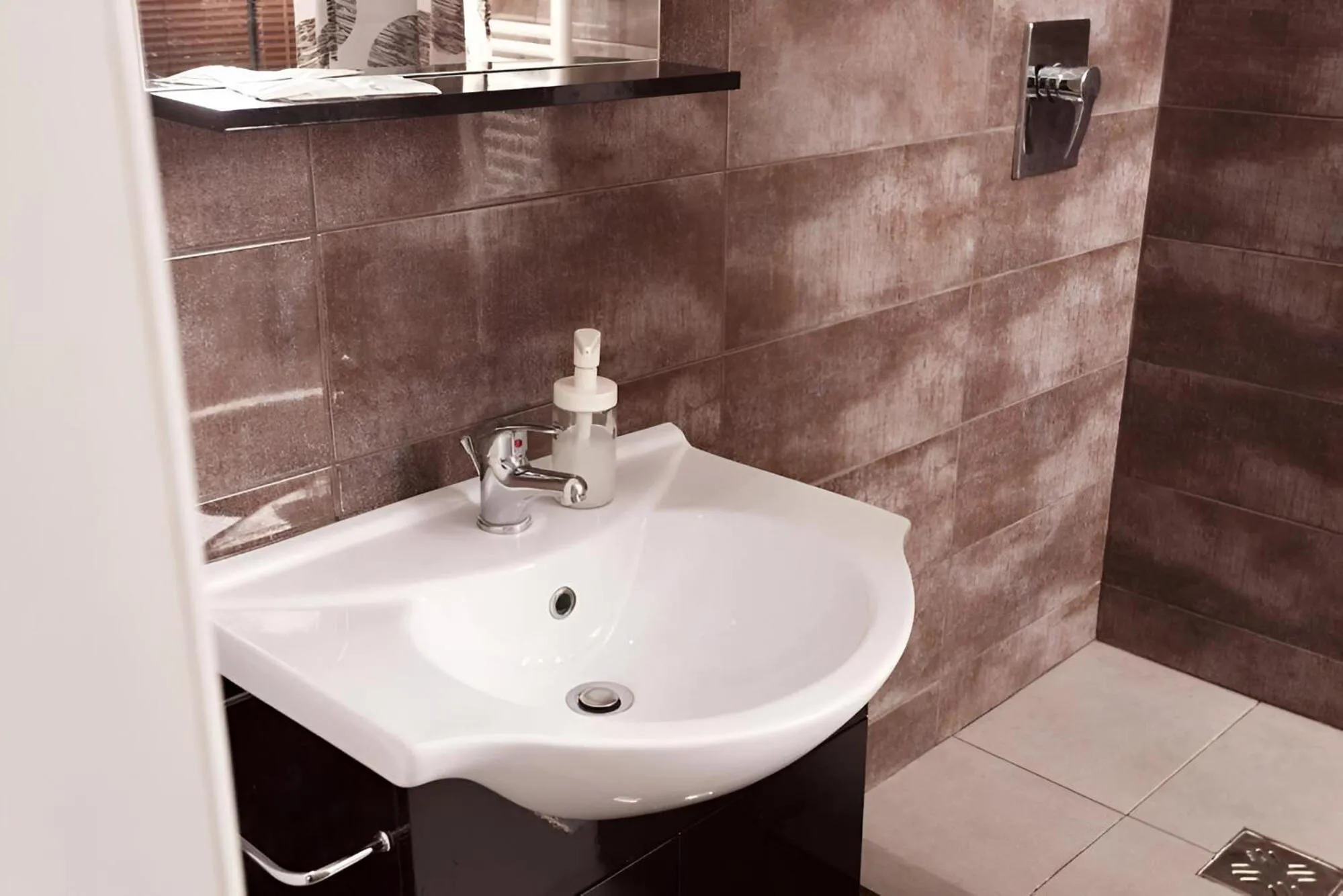 Shower in Csiki Hotel