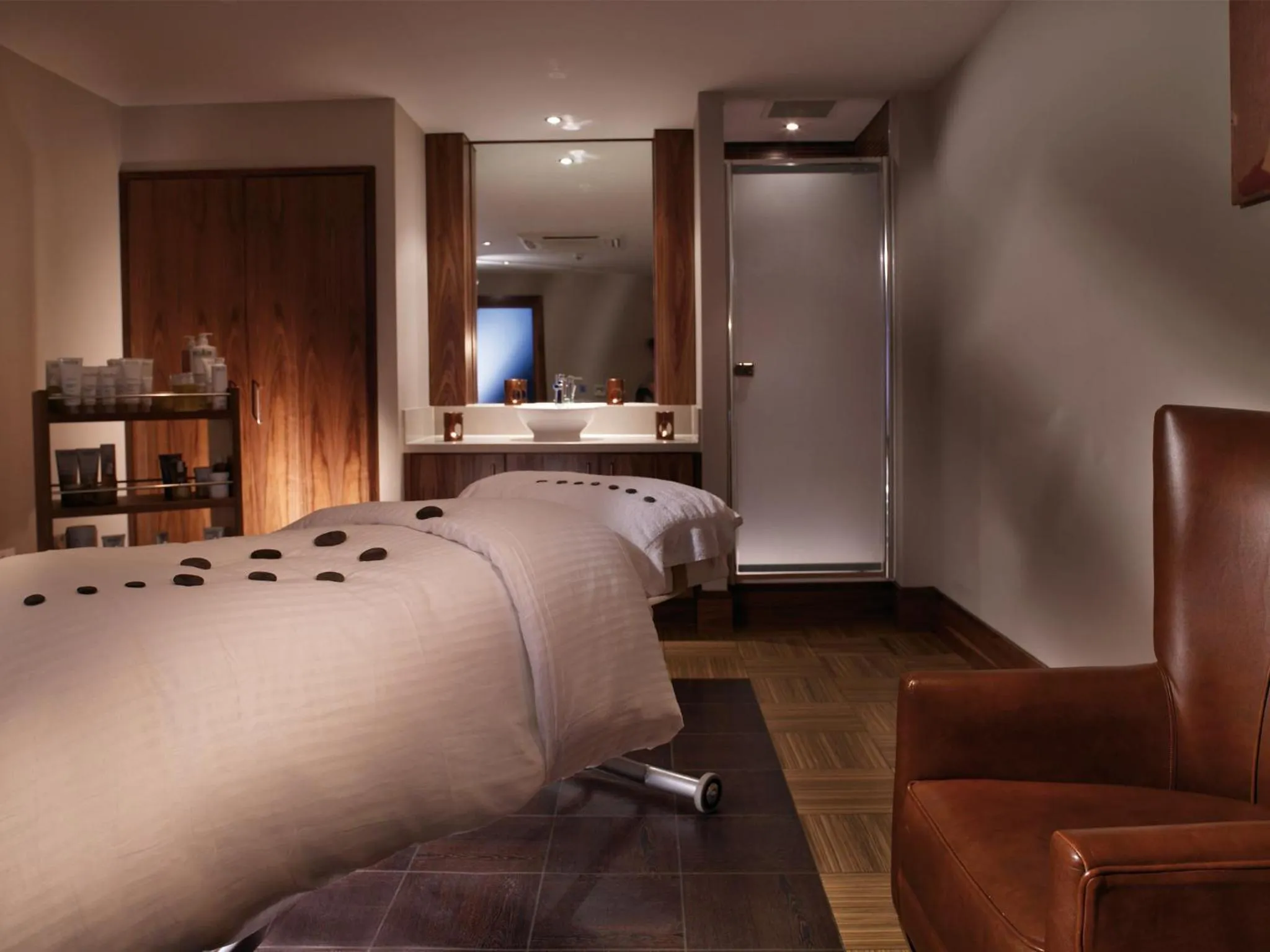 Massage, Bed in Macdonald Hill Valley Hotel, Spa & Golf Resort