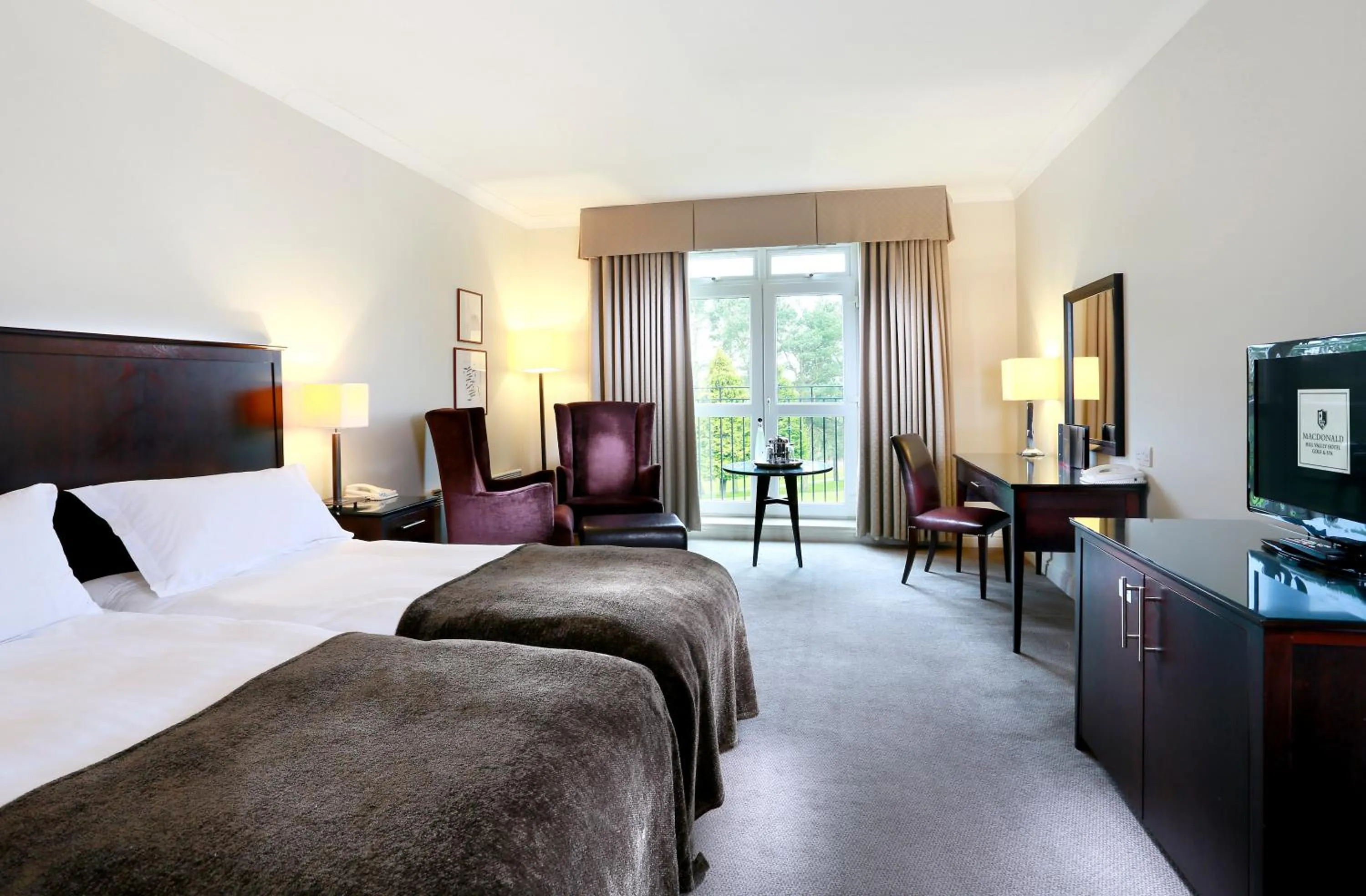 Bedroom, Bed in Macdonald Hill Valley Hotel, Spa & Golf Resort