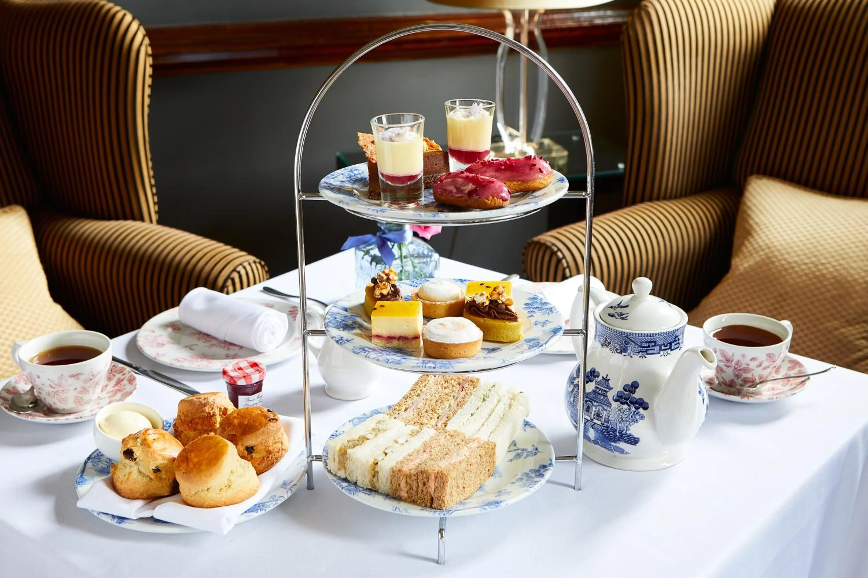 Lounge or bar in Macdonald Hill Valley Hotel, Spa & Golf Resort