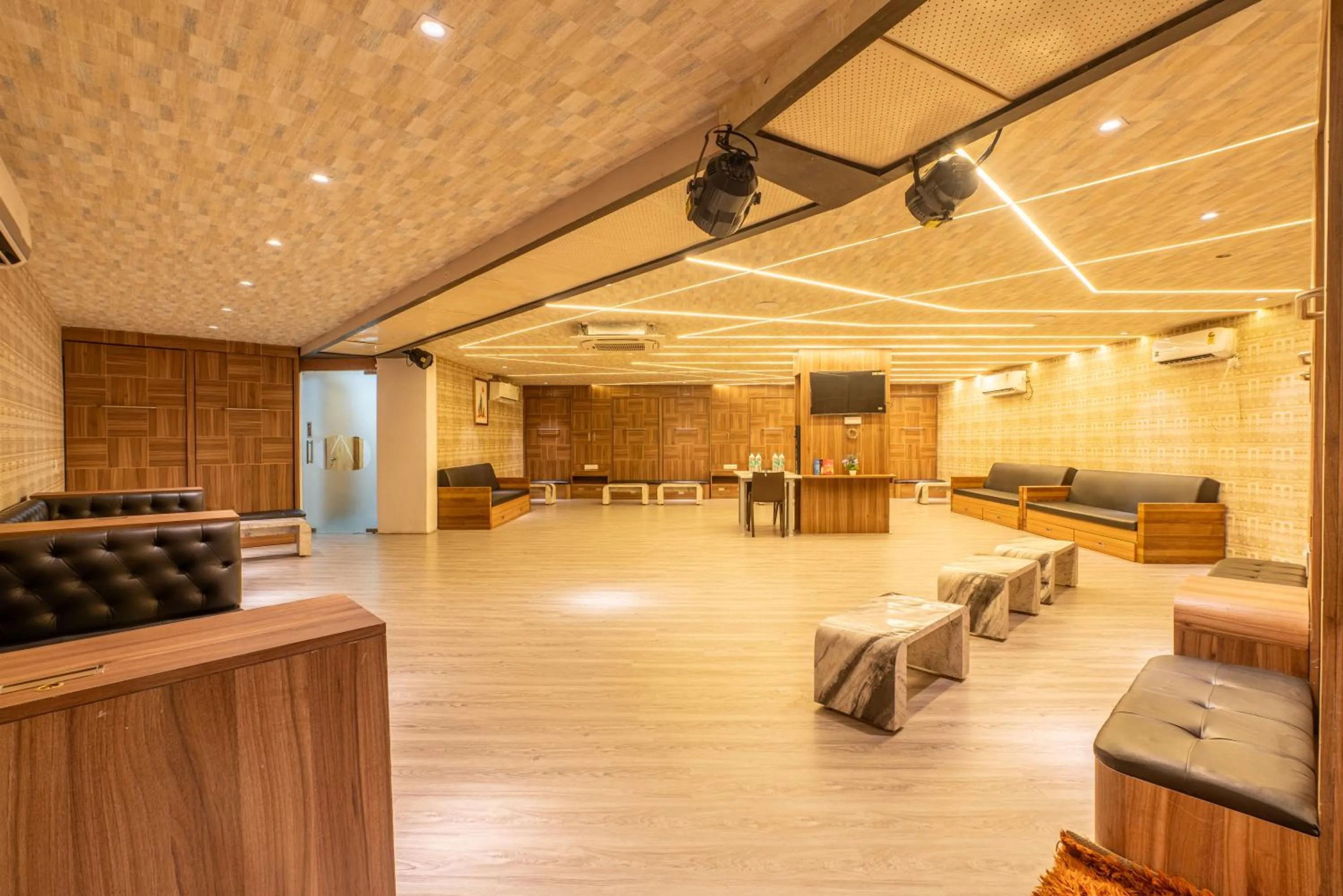 TV and multimedia in Seasons Suites Koramangala