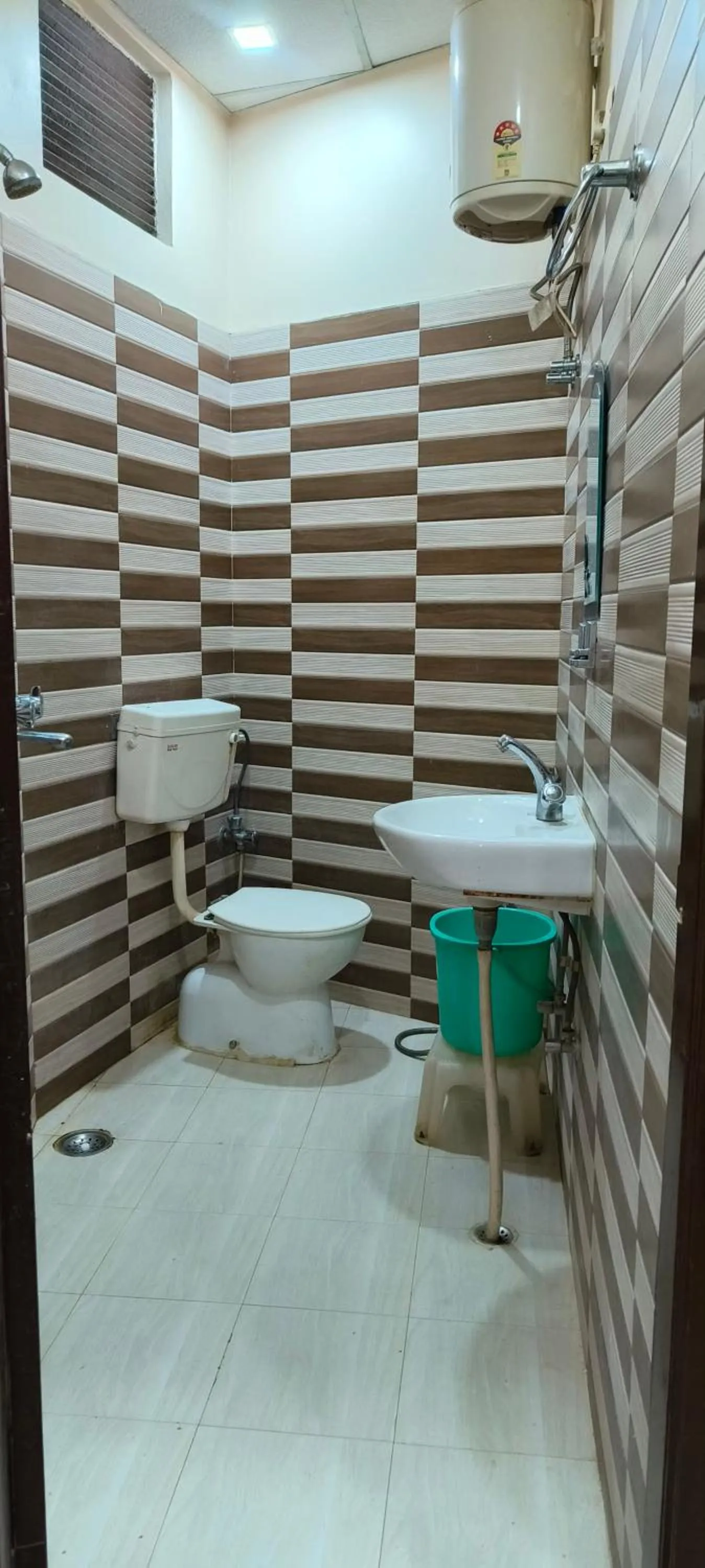 Shower in Hotel HM International