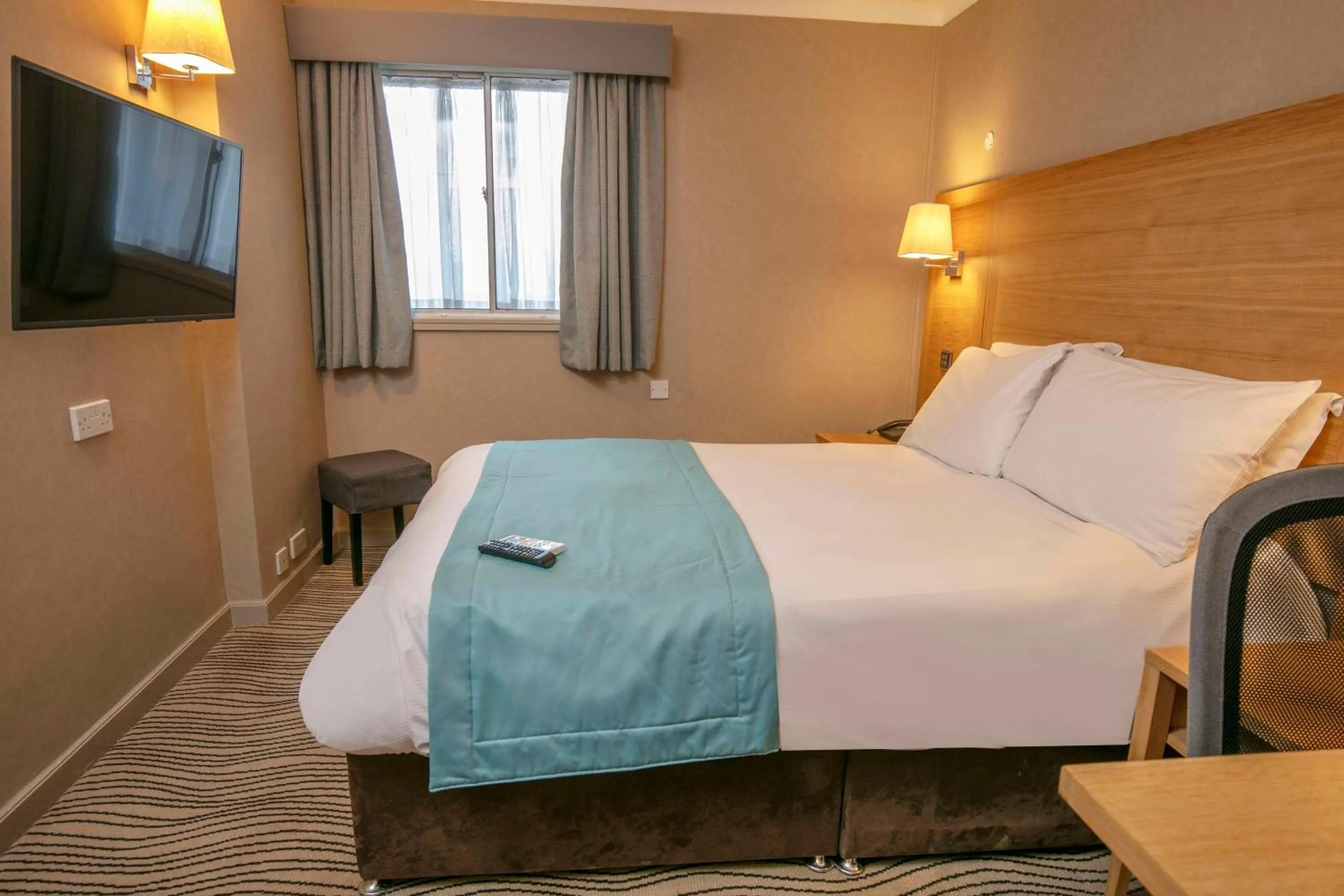 Bedroom, Bed in Best Western Heath Court Hotel