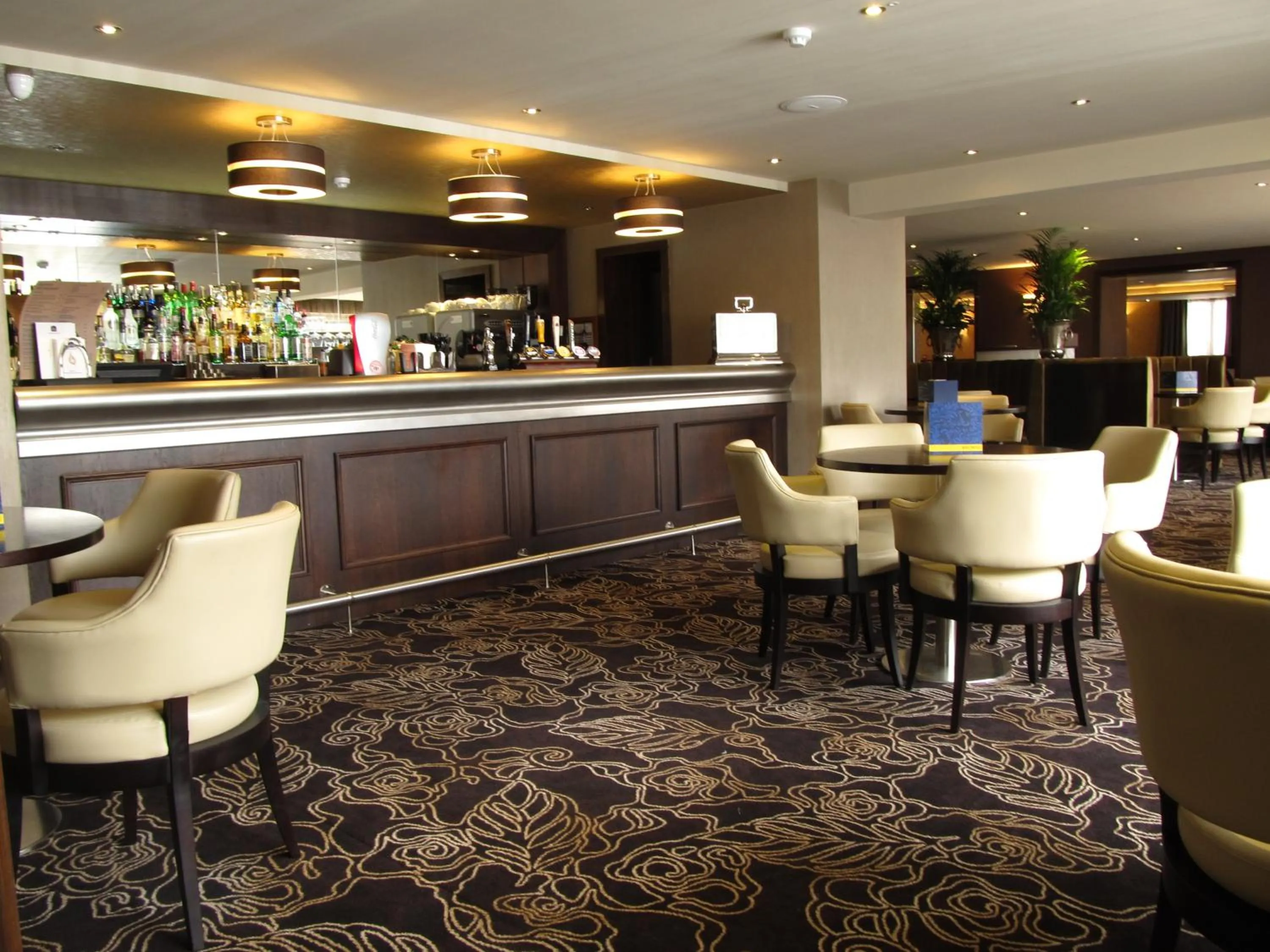 Lounge or bar in Best Western Heath Court Hotel
