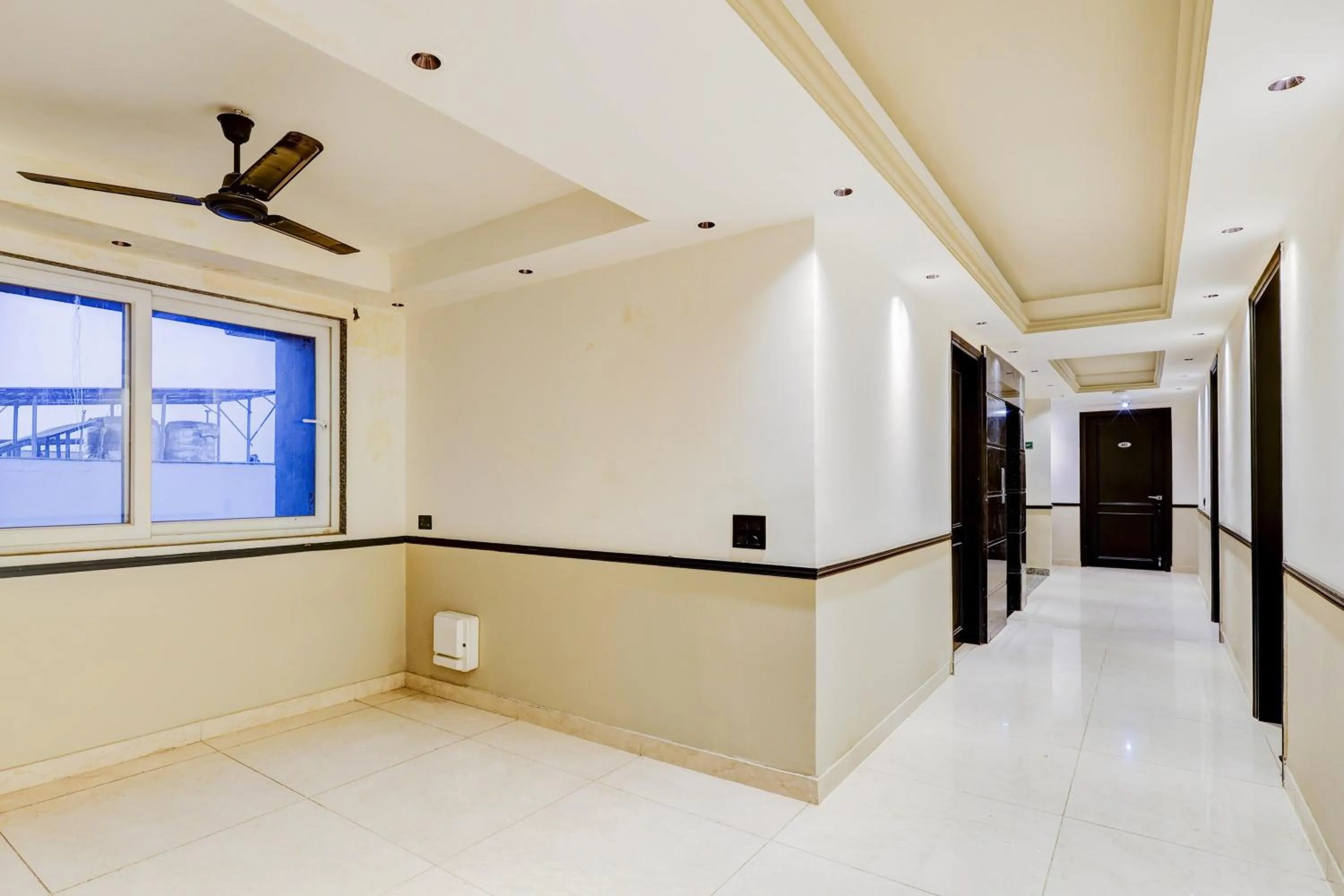 Lobby or reception in Super Townhouse Oak Udyog Vihar