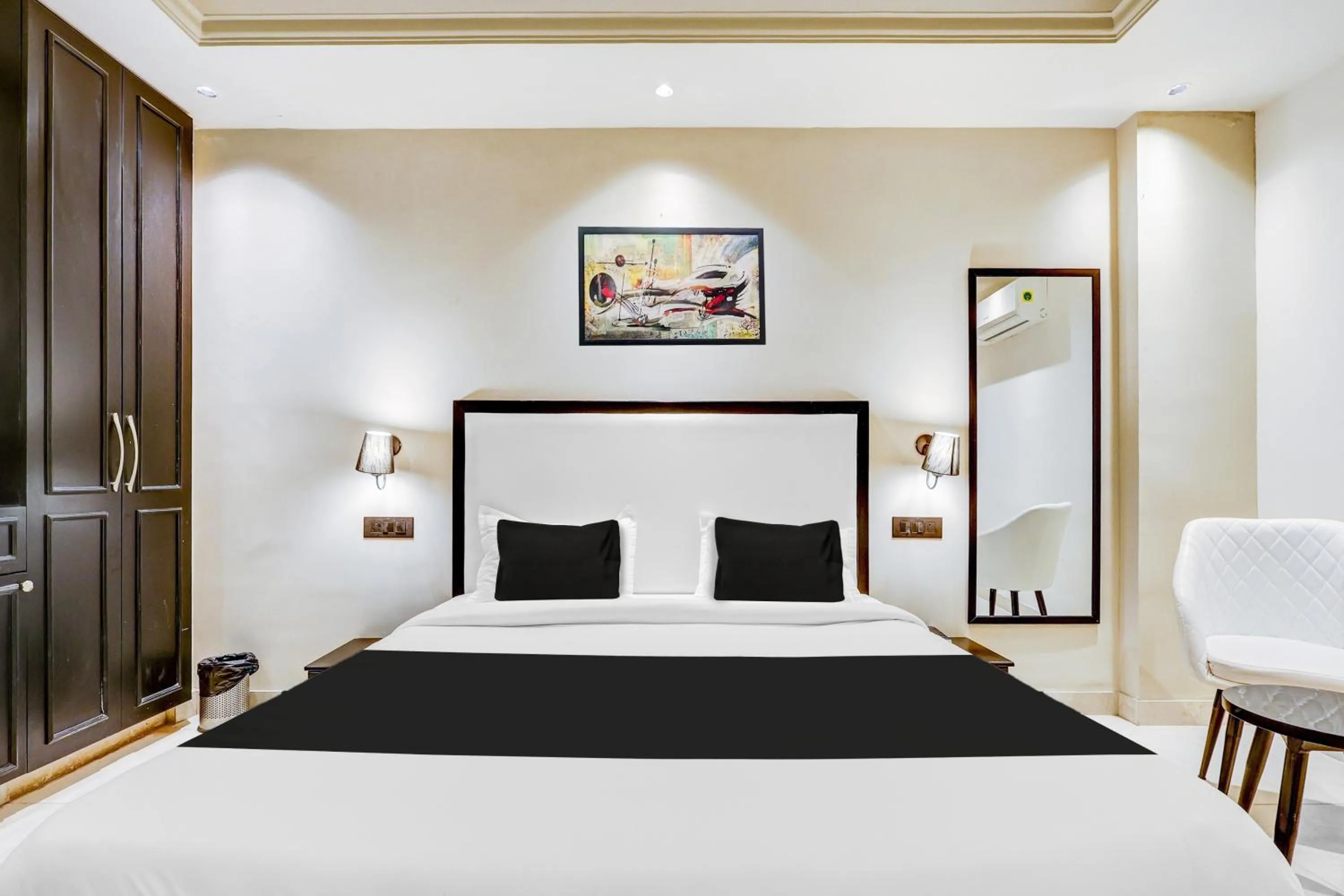Bedroom, Bed in Super Townhouse Oak Udyog Vihar