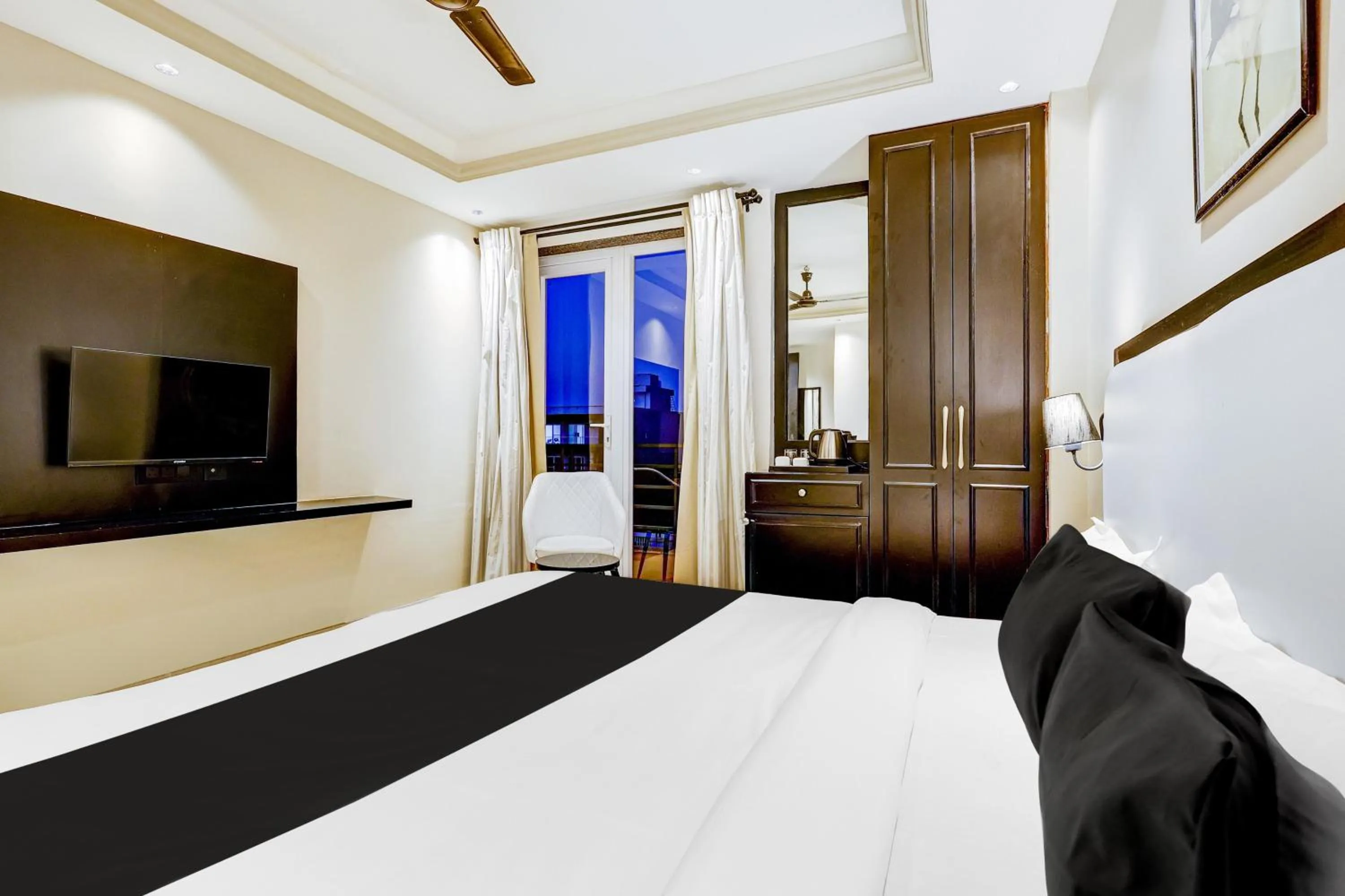 Bedroom, Bed in Super Townhouse Oak Udyog Vihar