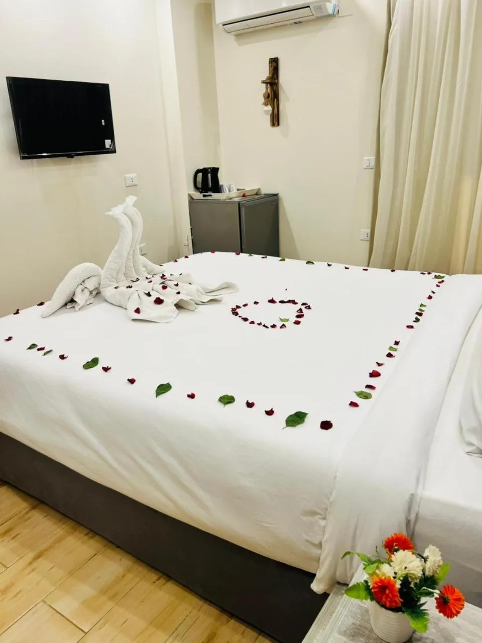 Economy Single Room in Flower Pyramids Inn