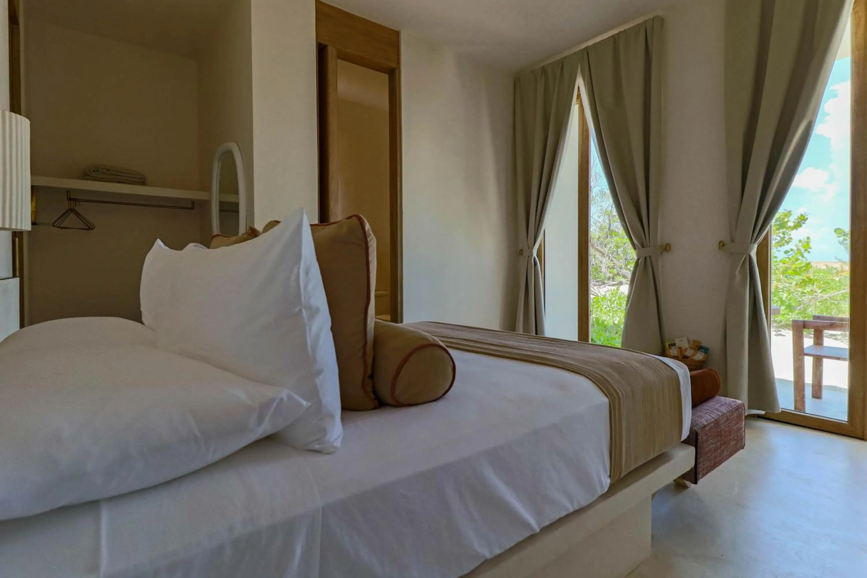 View (from property/room), Bed in Suites Panamera