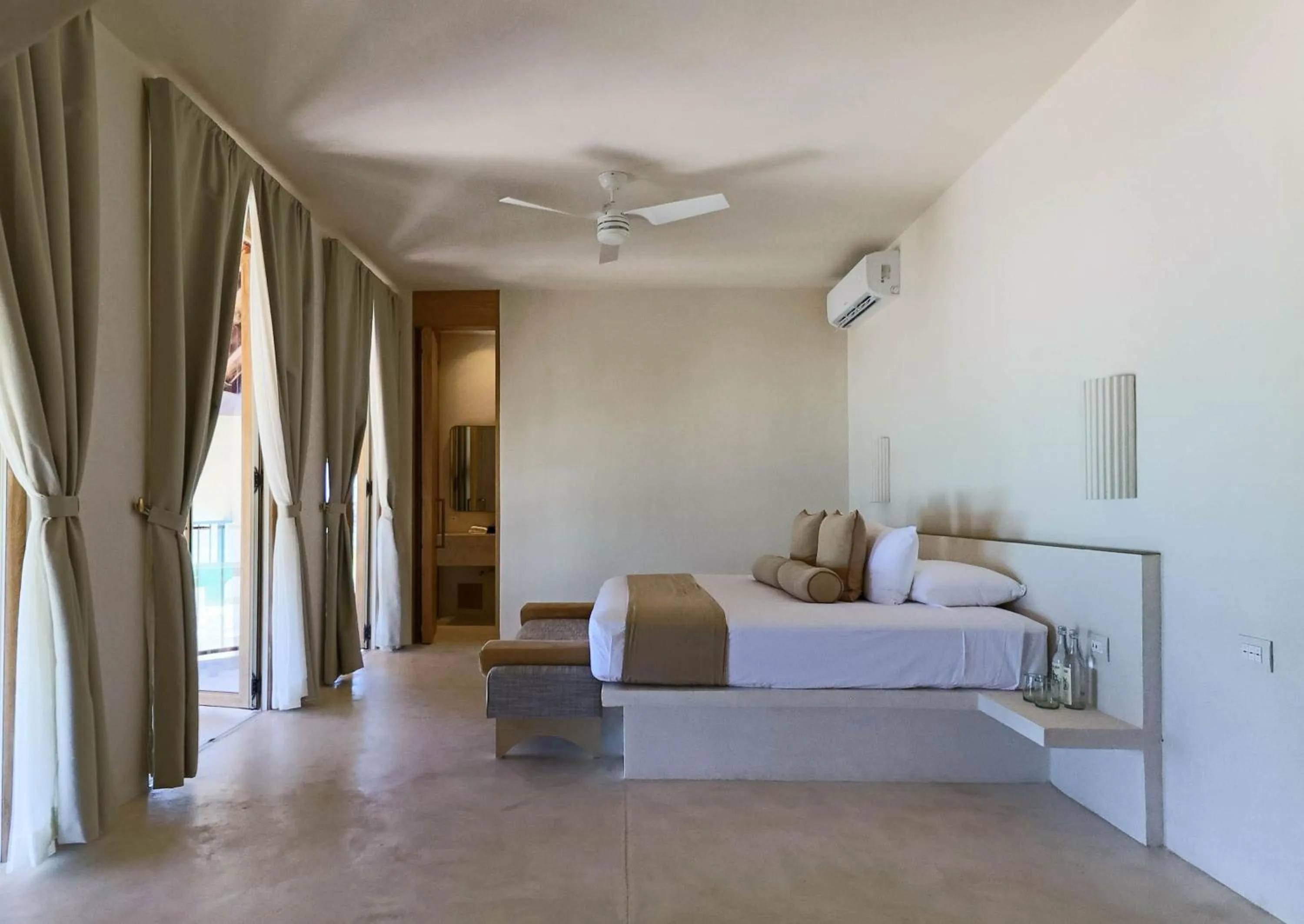 Bedroom, Bed in Suites Panamera