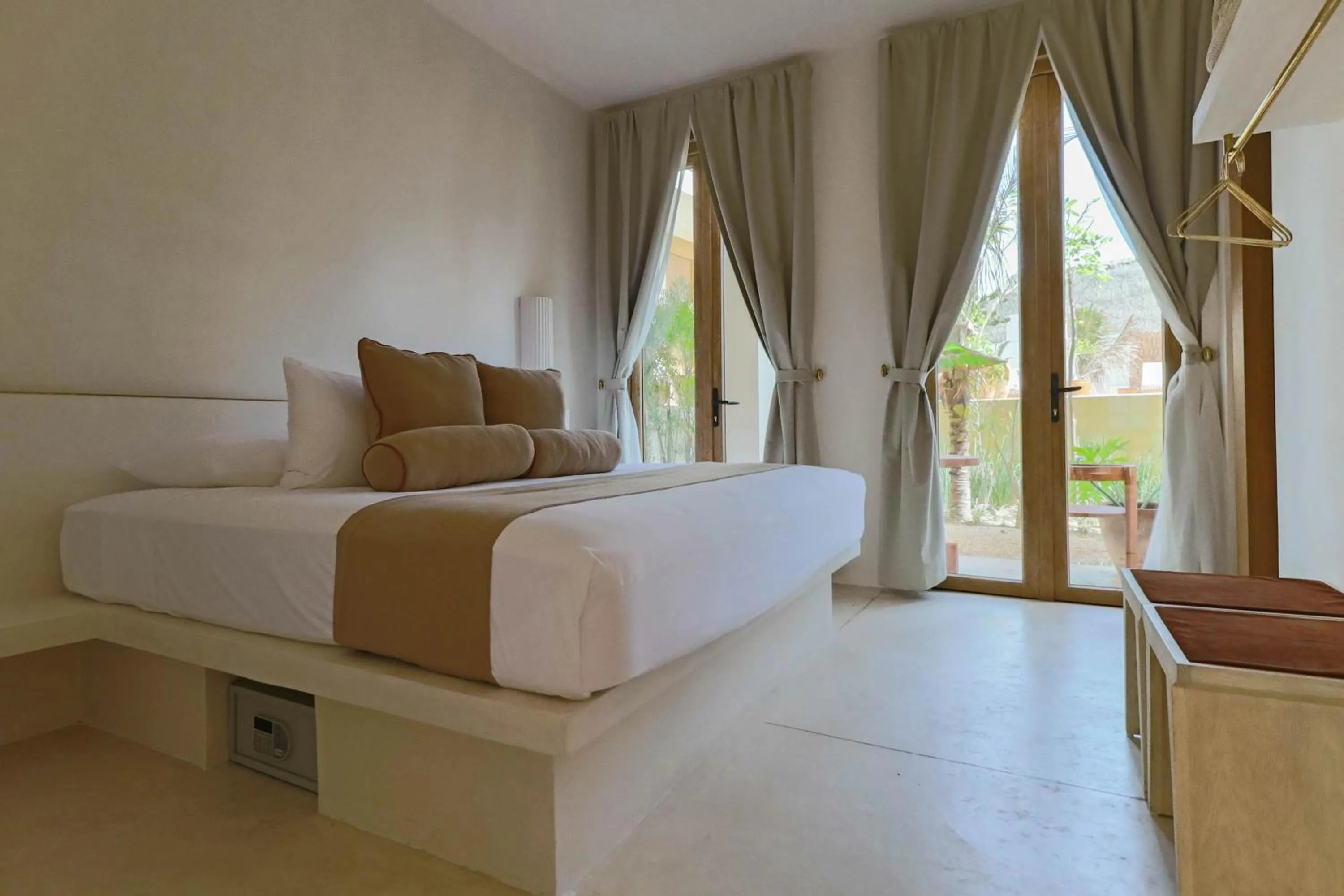 Garden view, Bed in Suites Panamera