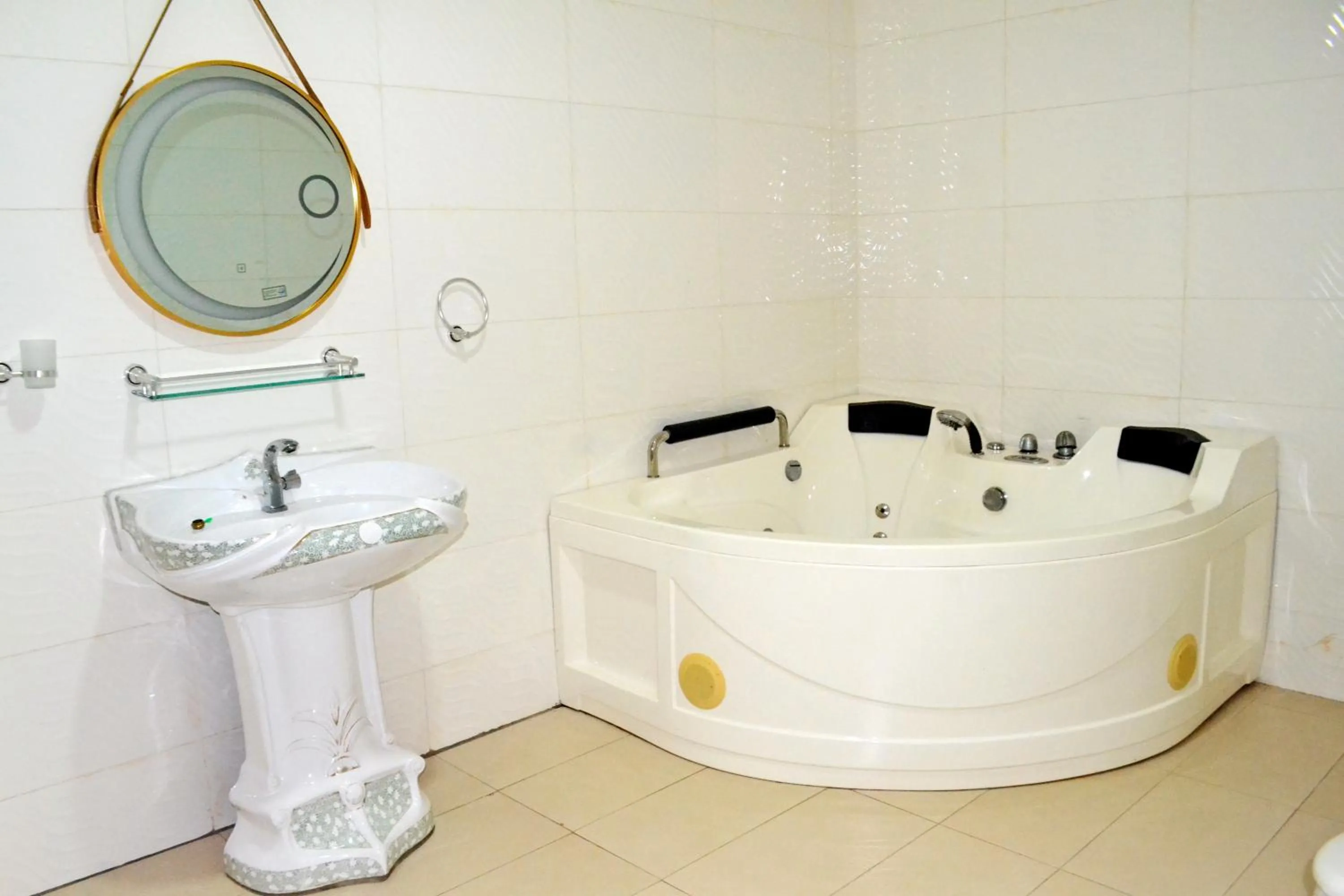 Toilet in Beach Sand Hotel & Resort, Cotonou