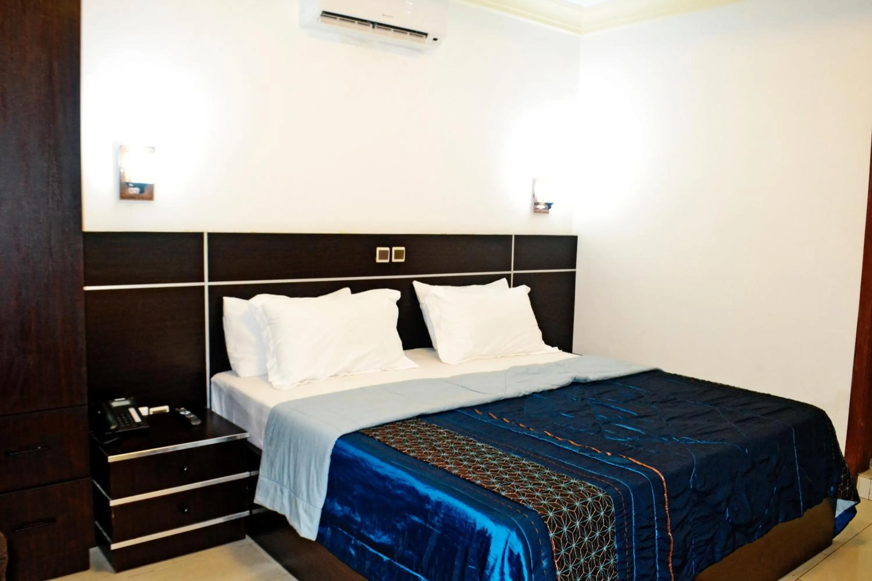 Bed in Beach Sand Hotel & Resort, Cotonou
