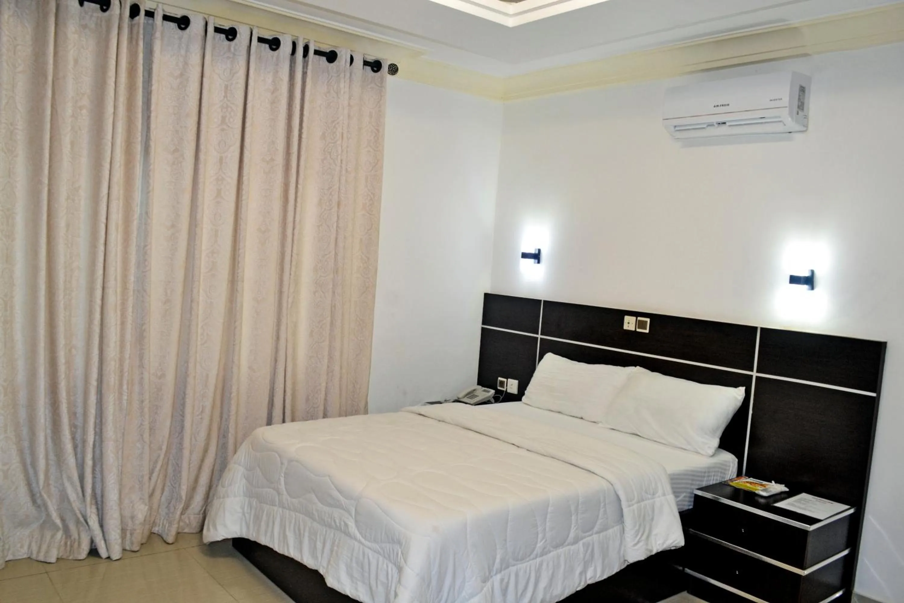 Bed in Beach Sand Hotel & Resort, Cotonou