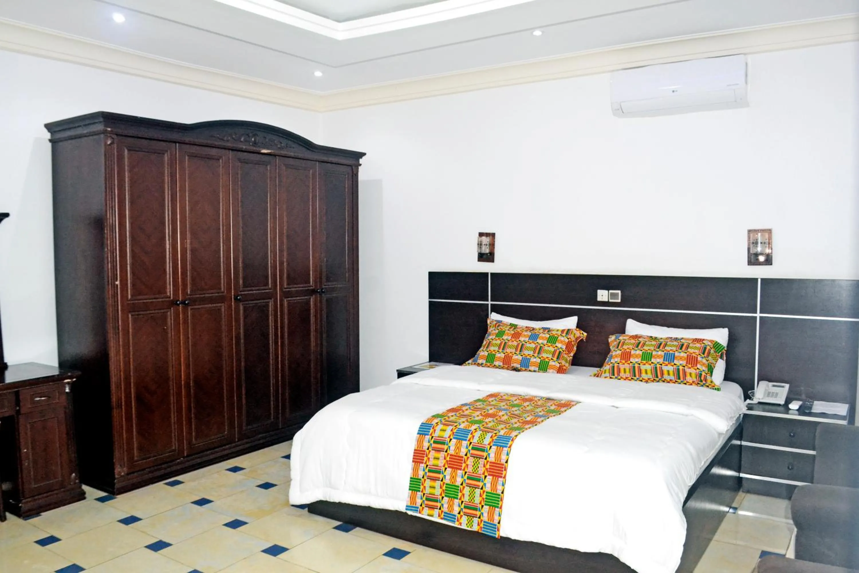 Bed in Beach Sand Hotel & Resort, Cotonou